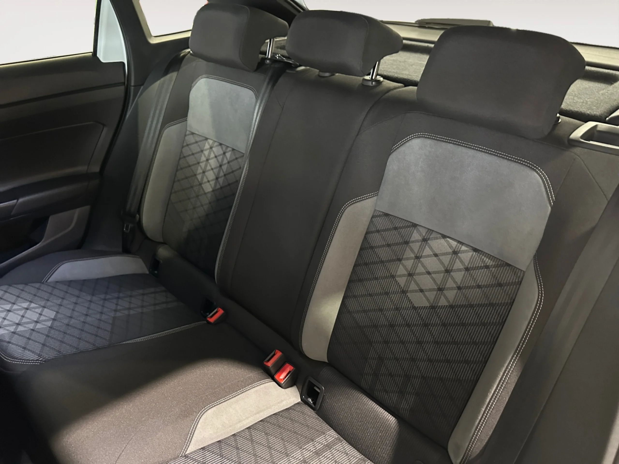 VOLKSWAGEN TAIGO R LINE 1.0 TSI 81KW (110CV) DSG - Foto 6