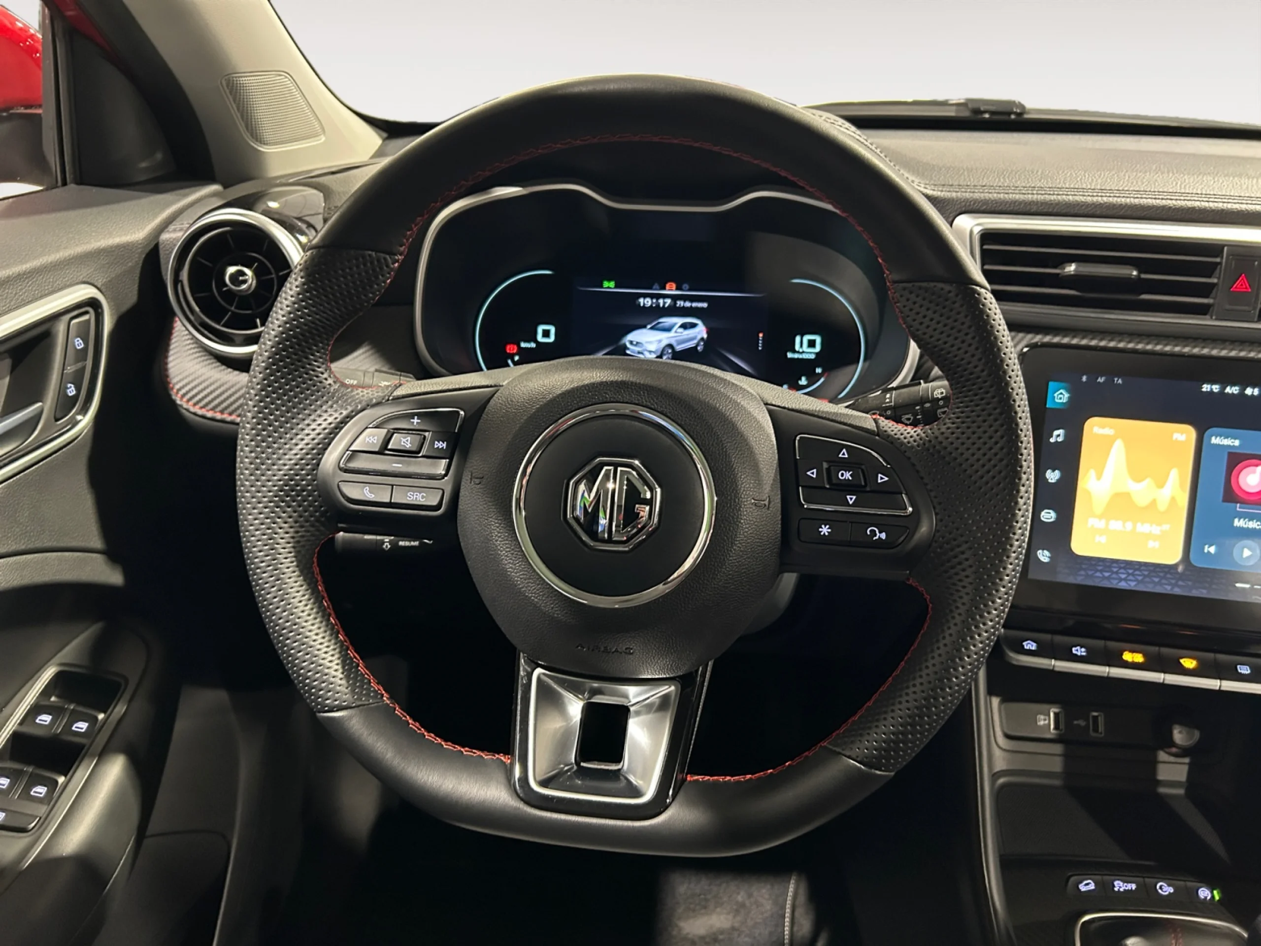 MG Zs 1.0T LUXURY - Foto 11