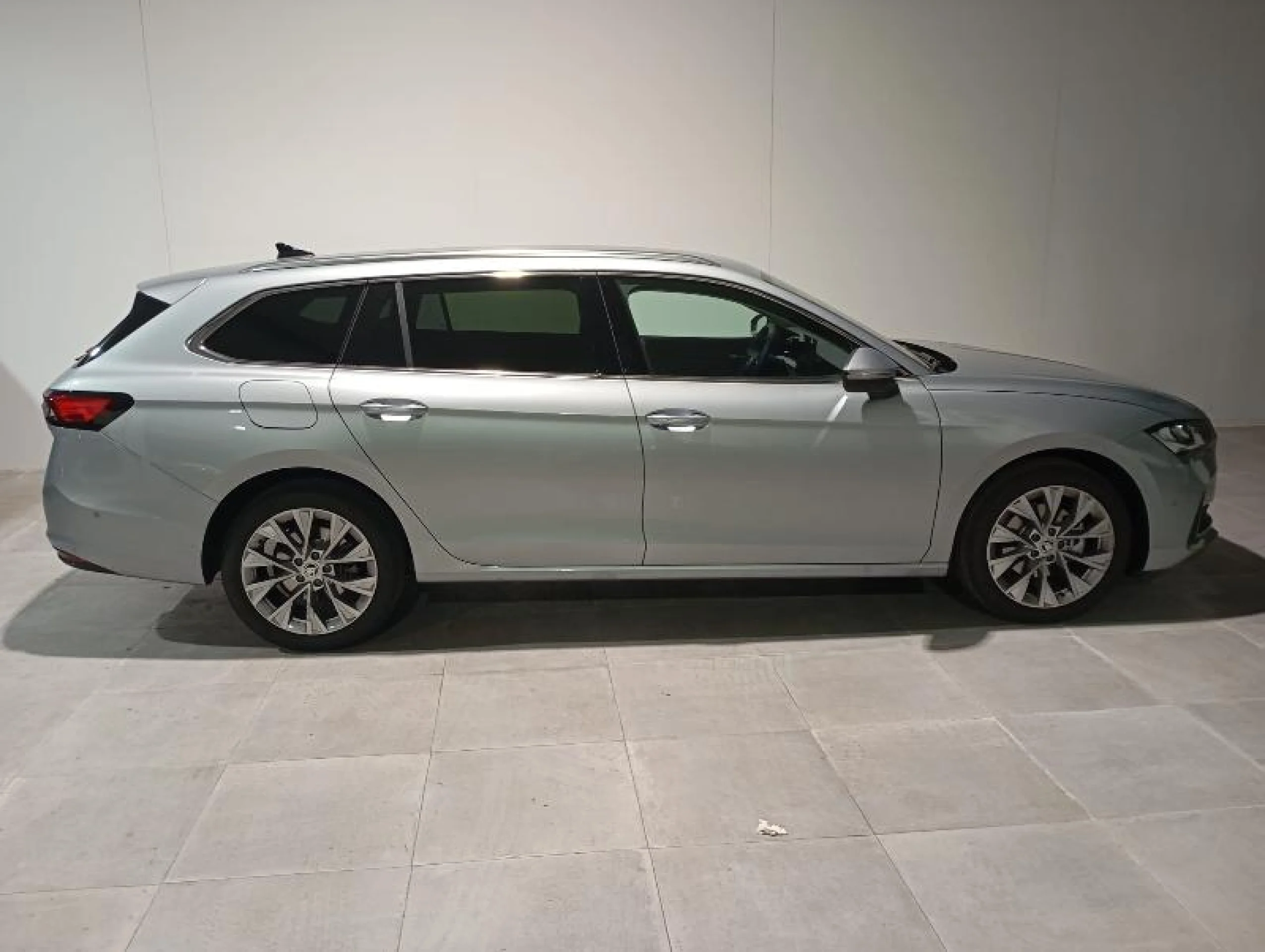 SKODA Superb COMBI 2.0 TDI 110KW DSG SELECTION - Foto 2