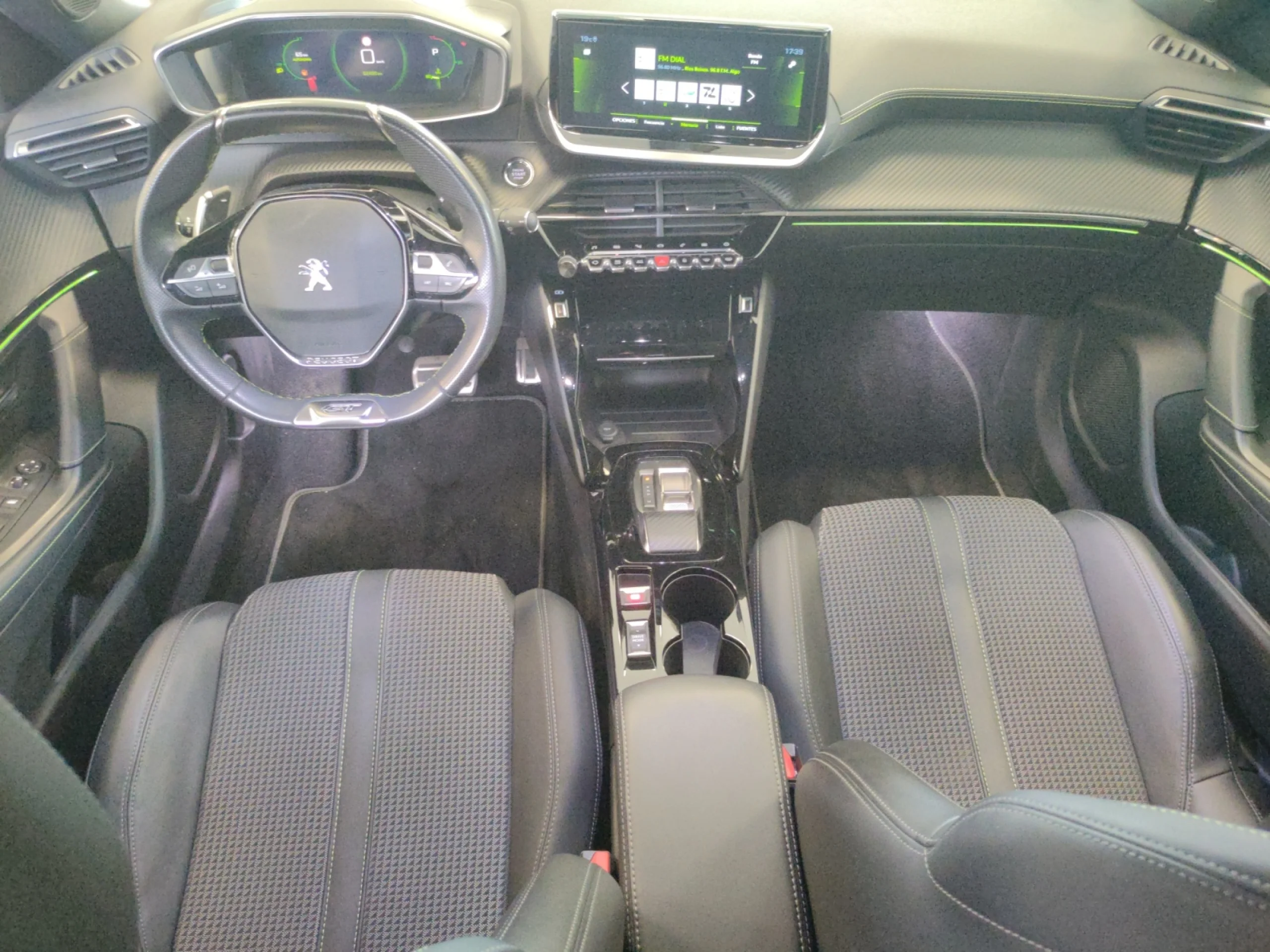 PEUGEOT 2008 ACTIVE PACK BLUEHDI 130 S&S EAT8 - Foto 4