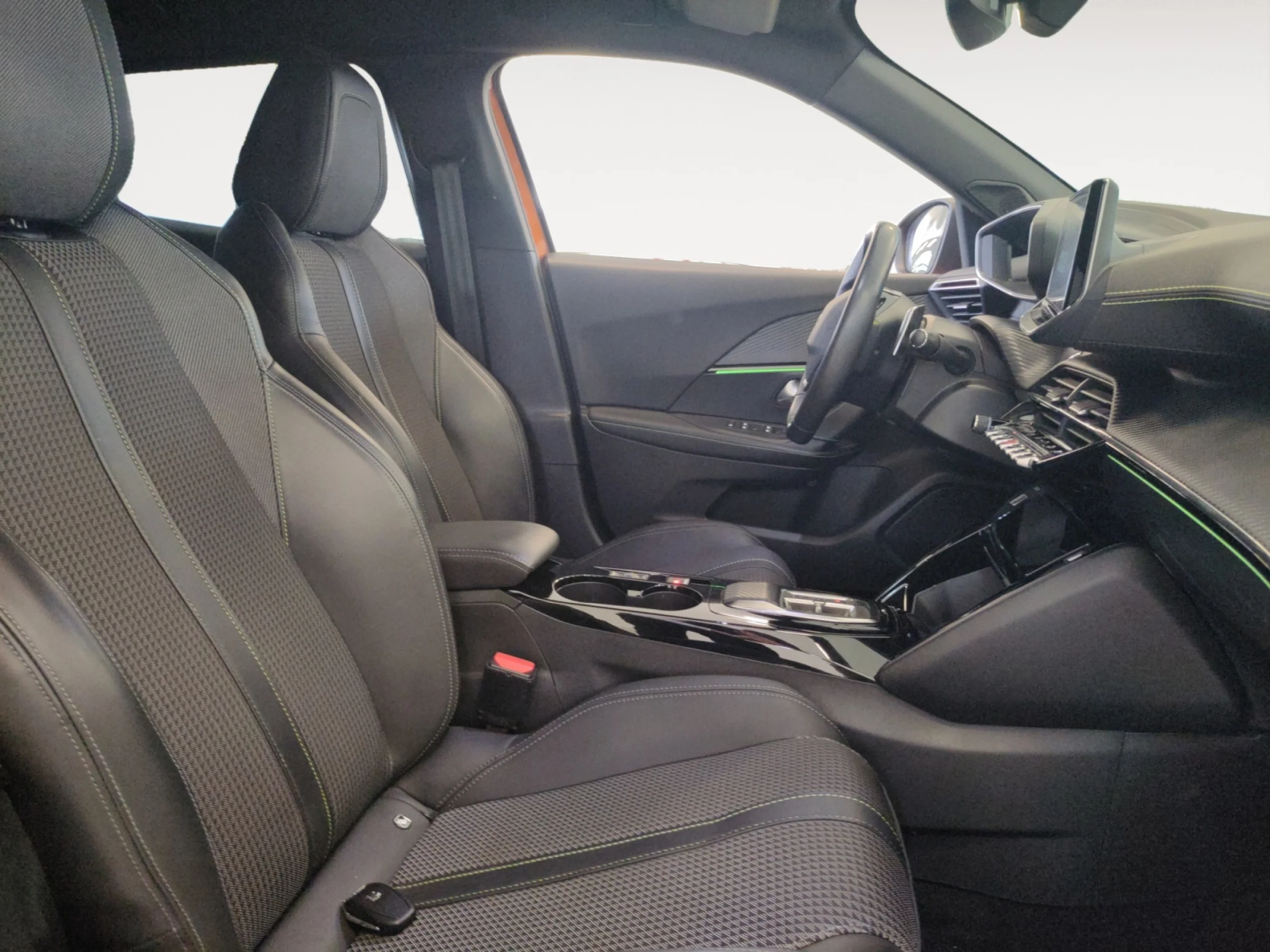 PEUGEOT 2008 ACTIVE PACK BLUEHDI 130 S&S EAT8 - Foto 5