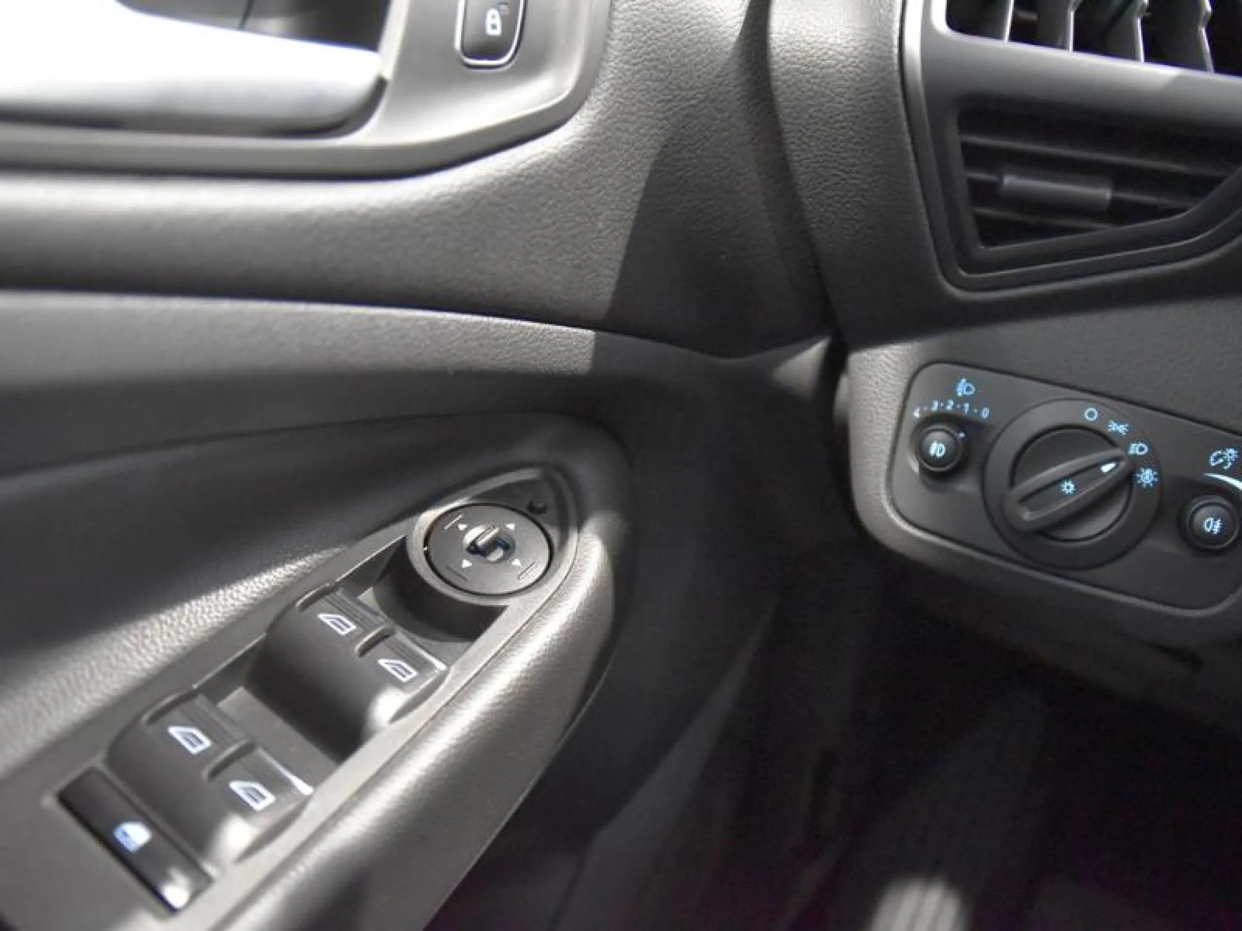 FORD KUGA 2.0 TDCI 88KW 4X2 TREND+ AUTO - Foto 17