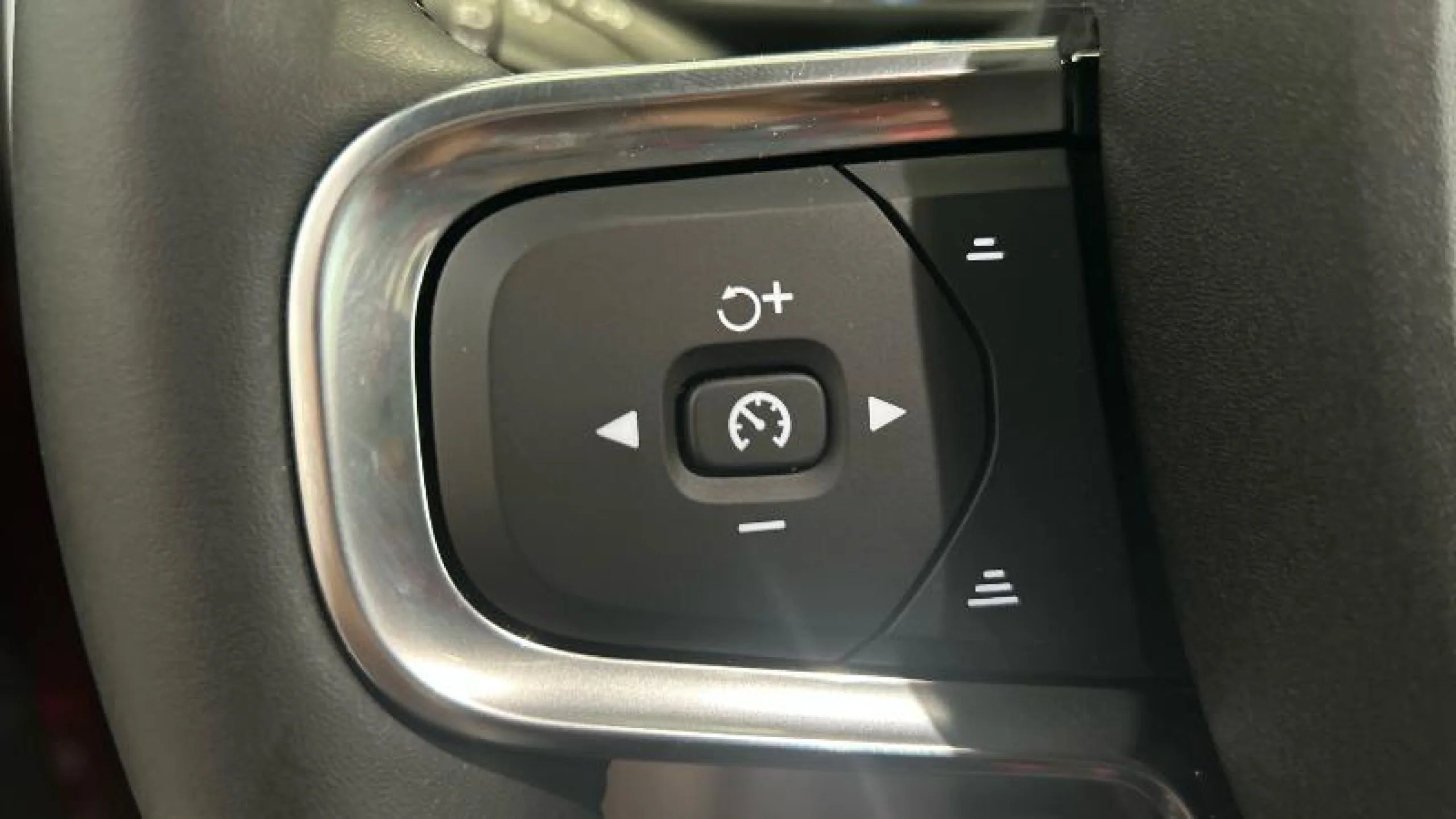 VOLVO XC40 2.0 B3 G PLUS DARK AUTO - Foto 17