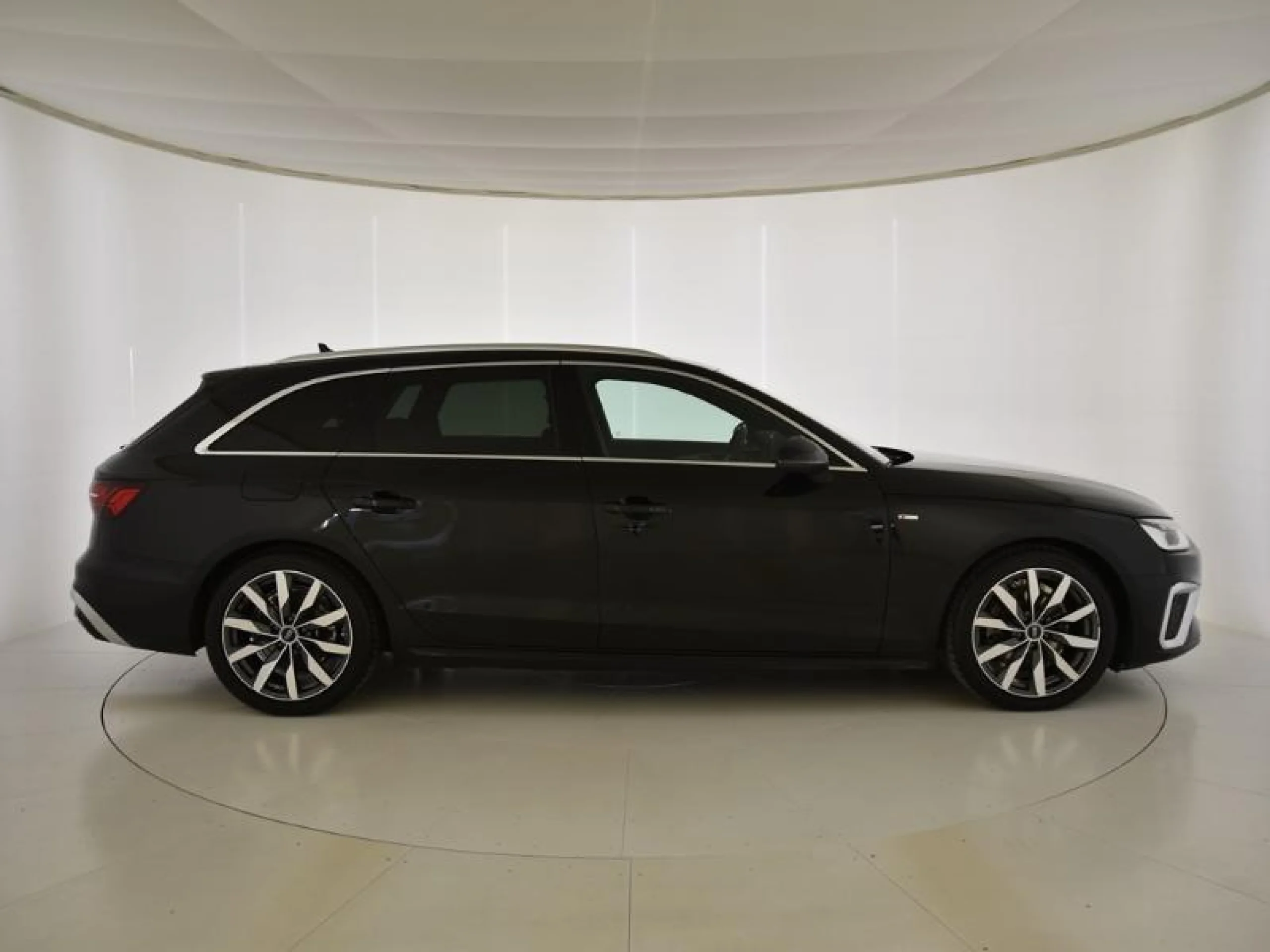 AUDI A4 AVANT S LINE 35 TDI 120KW S TRONIC - Foto 3