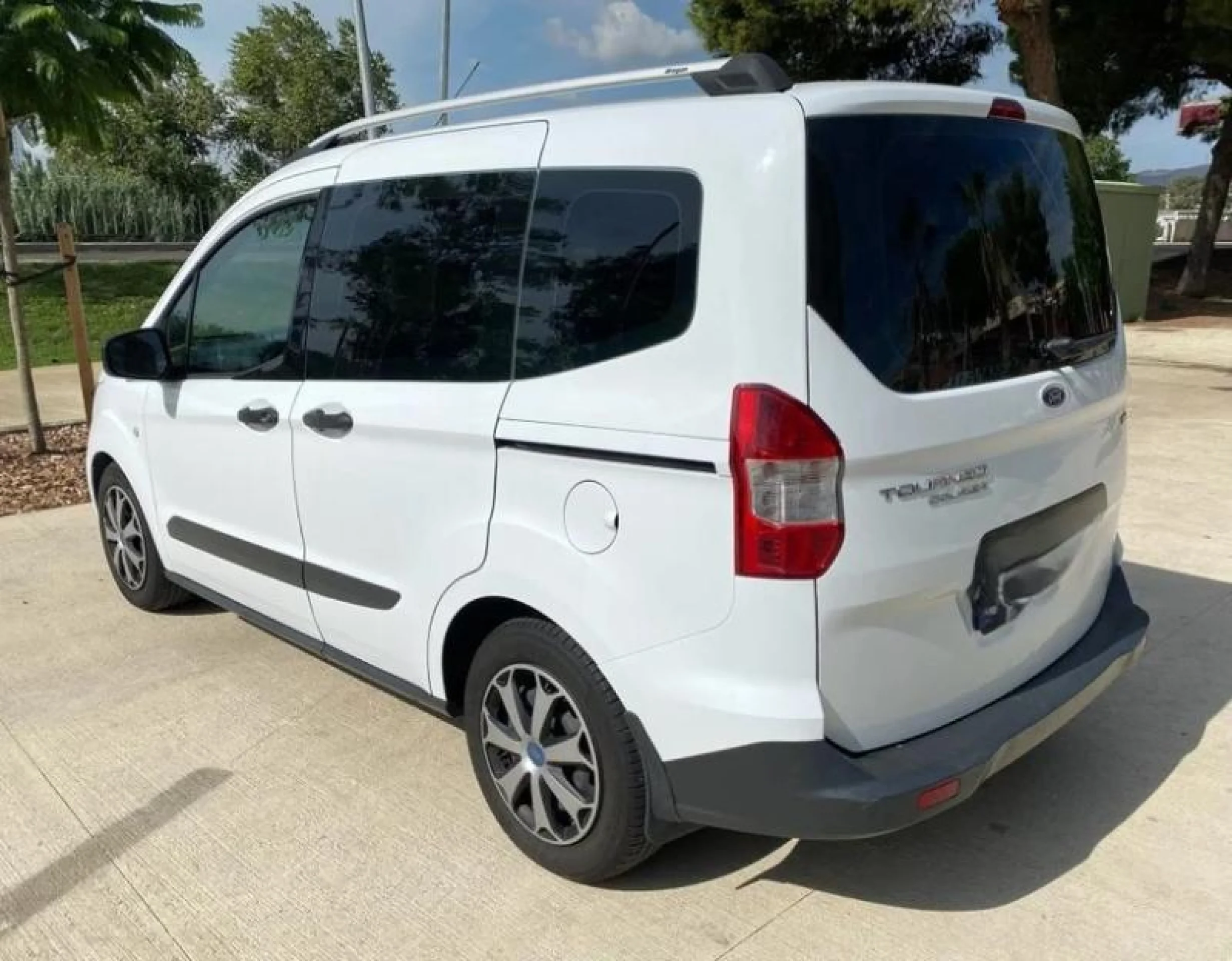 FORD Tourneo courier 1.0 ECOBOOST 100CV TITANIUM - Foto 2