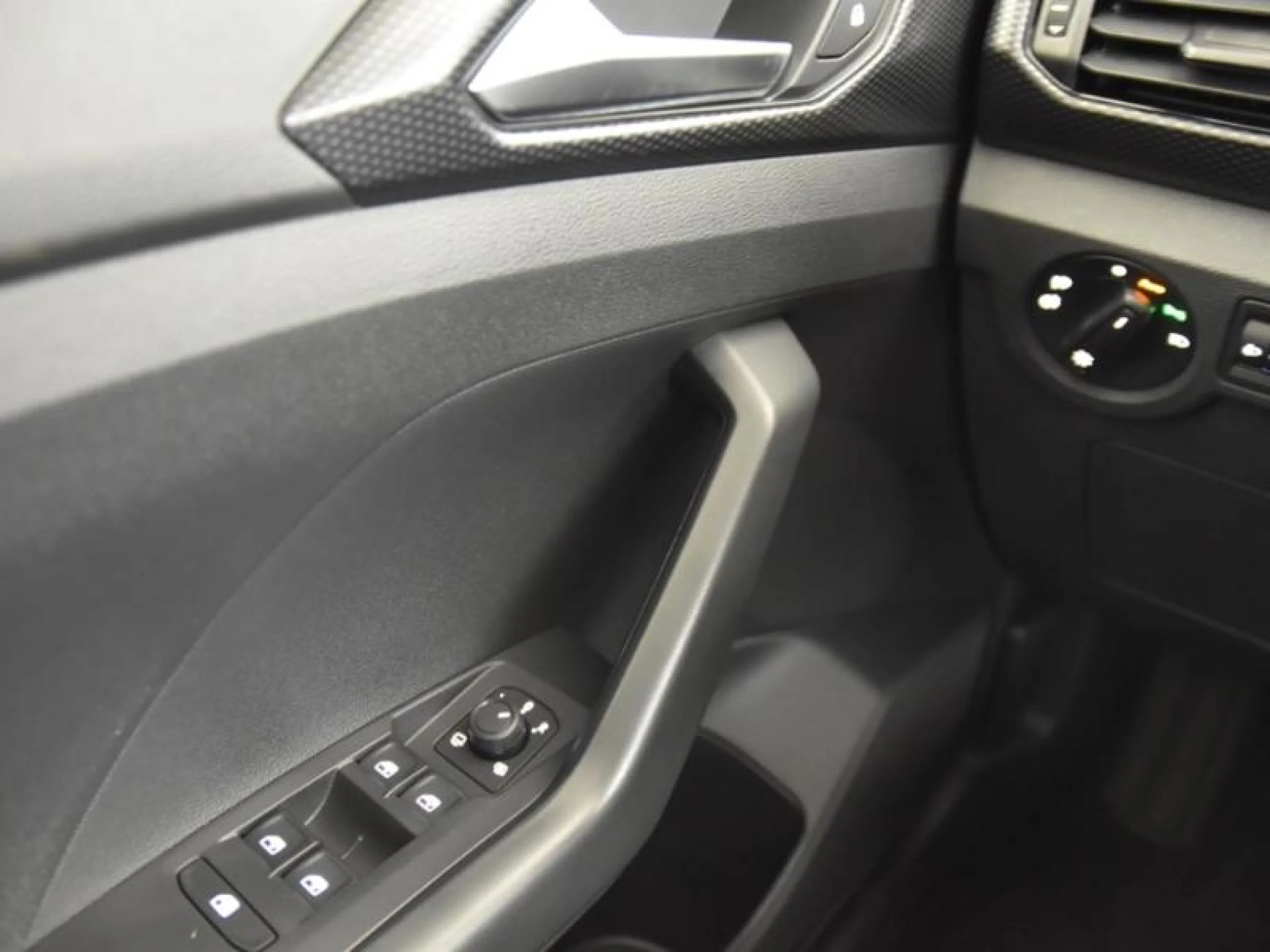 VOLKSWAGEN T CROSS ADVANCE 1.0 TSI 81KW (110CV) - Foto 16