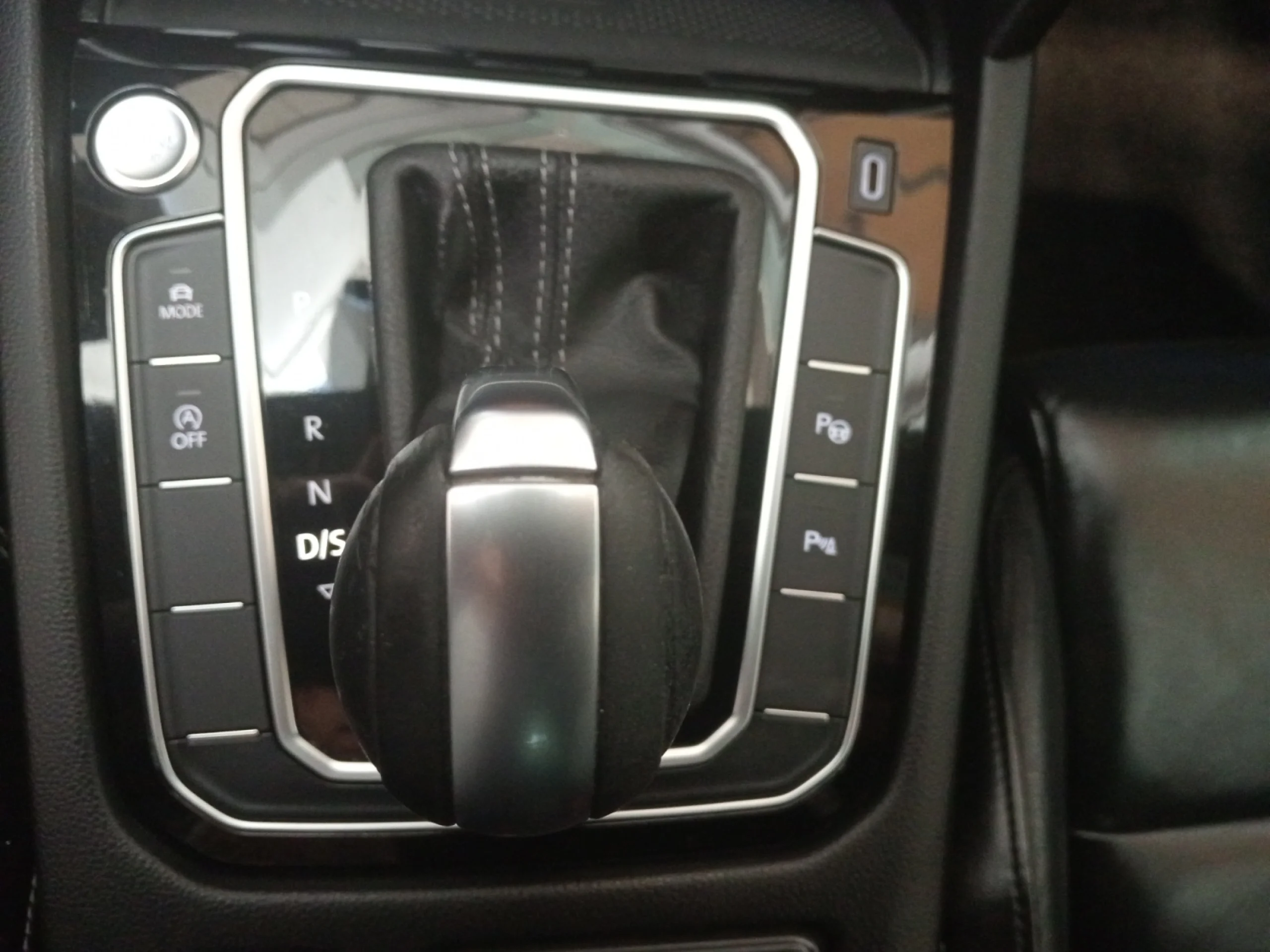 VOLKSWAGEN PASSAT VARIANT R LINE 2.0 TDI 140KW (190CV) DSG - Foto 14