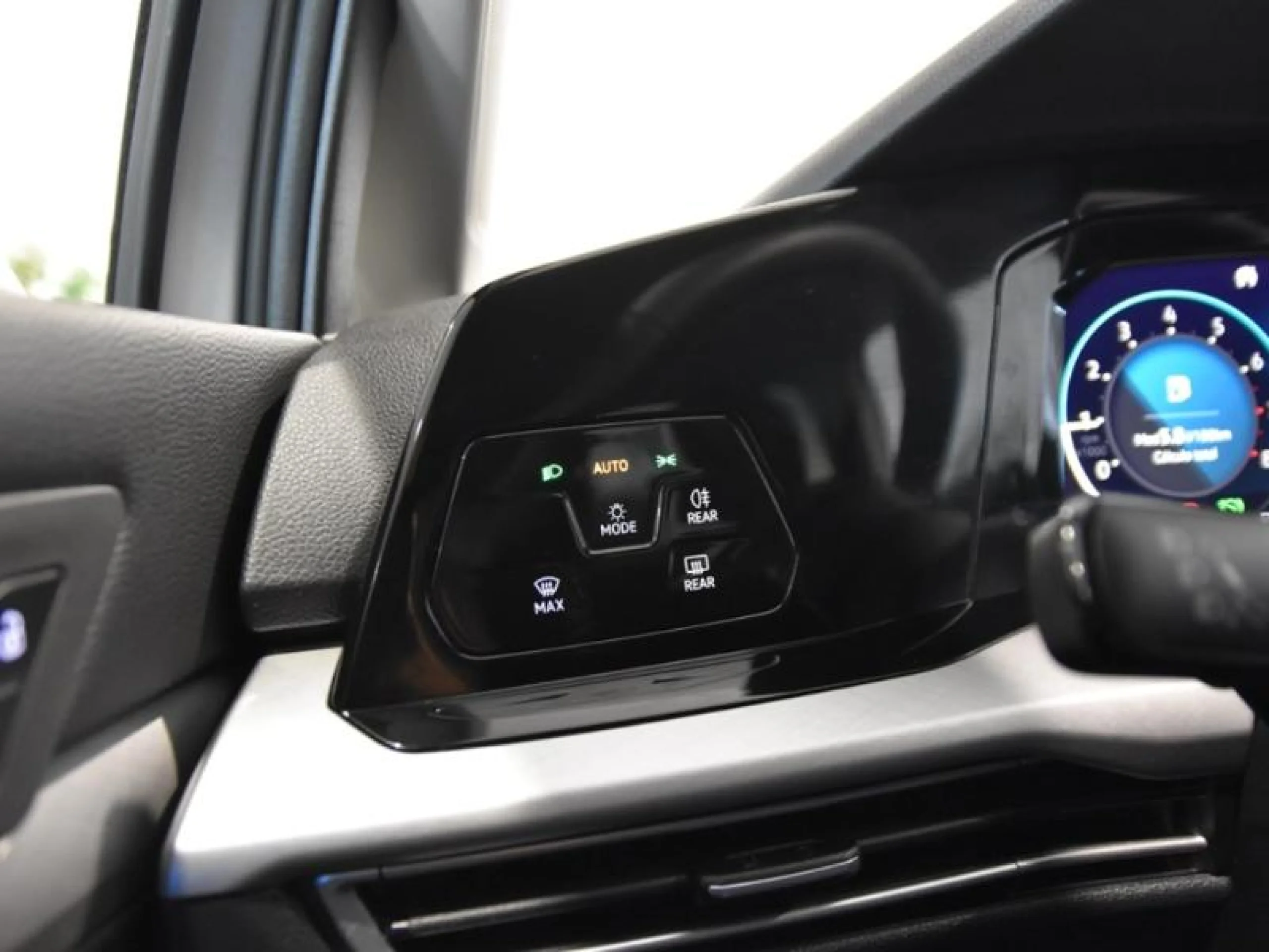 VOLKSWAGEN GOLF LIFE 1.0 ETSI 81KW (110CV) DSG - Foto 17