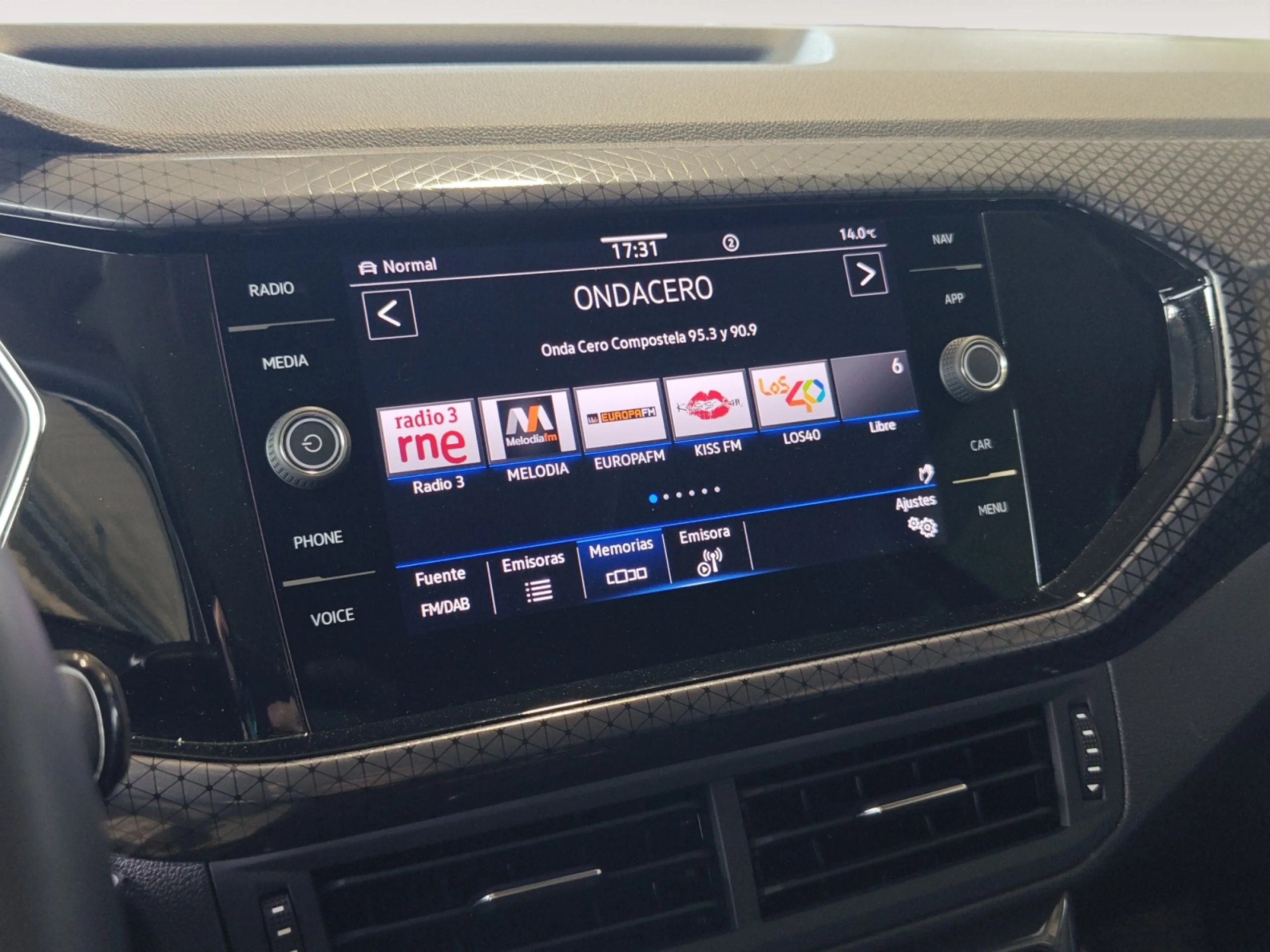 VOLKSWAGEN T CROSS SPORT 1.0 TSI 81KW (110CV) DSG - Foto 14