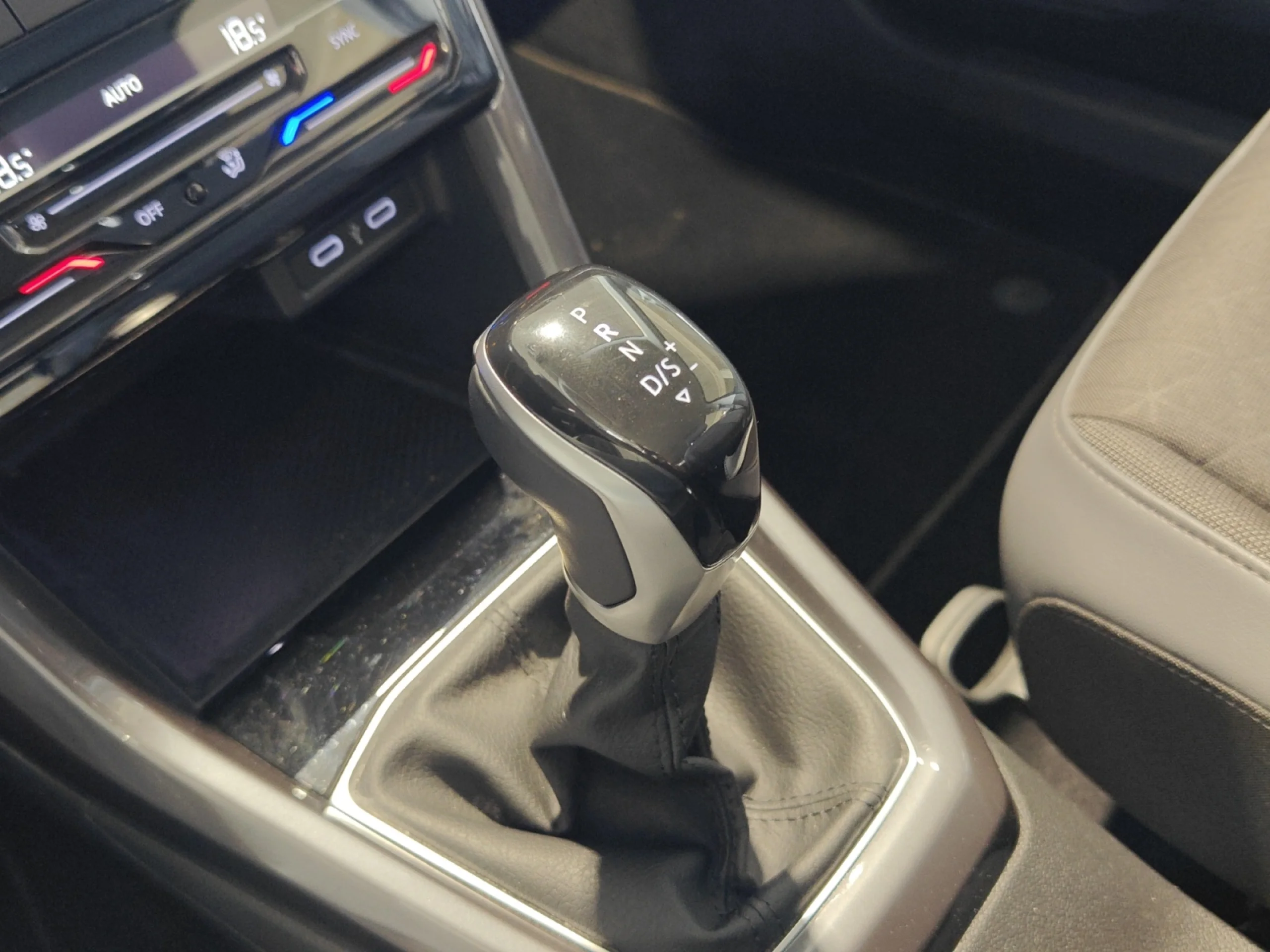 VOLKSWAGEN T CROSS SPORT 1.0 TSI 81KW (110CV) DSG - Foto 17