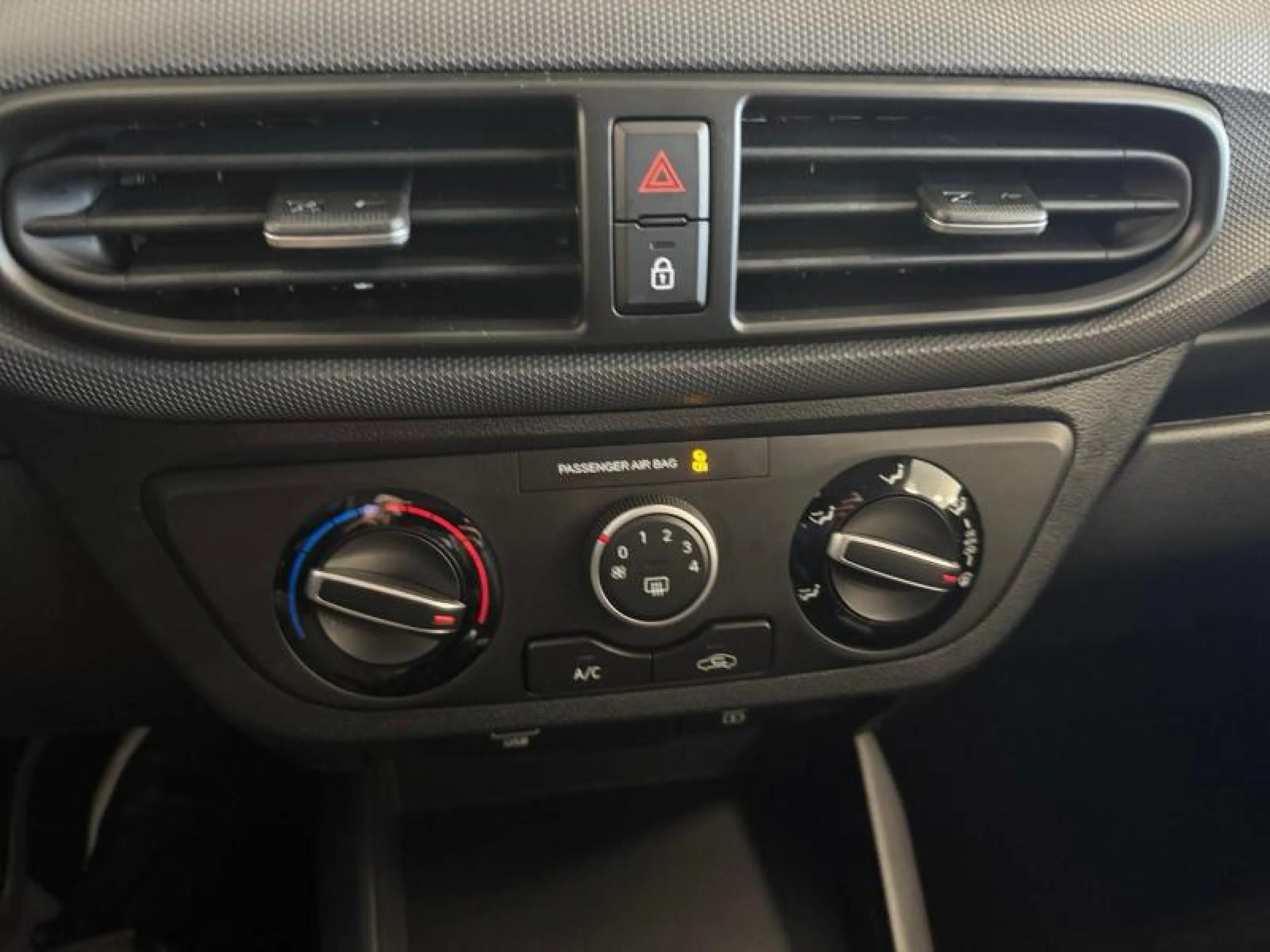 HYUNDAI I10 1.0 ESSENCE - Foto 11