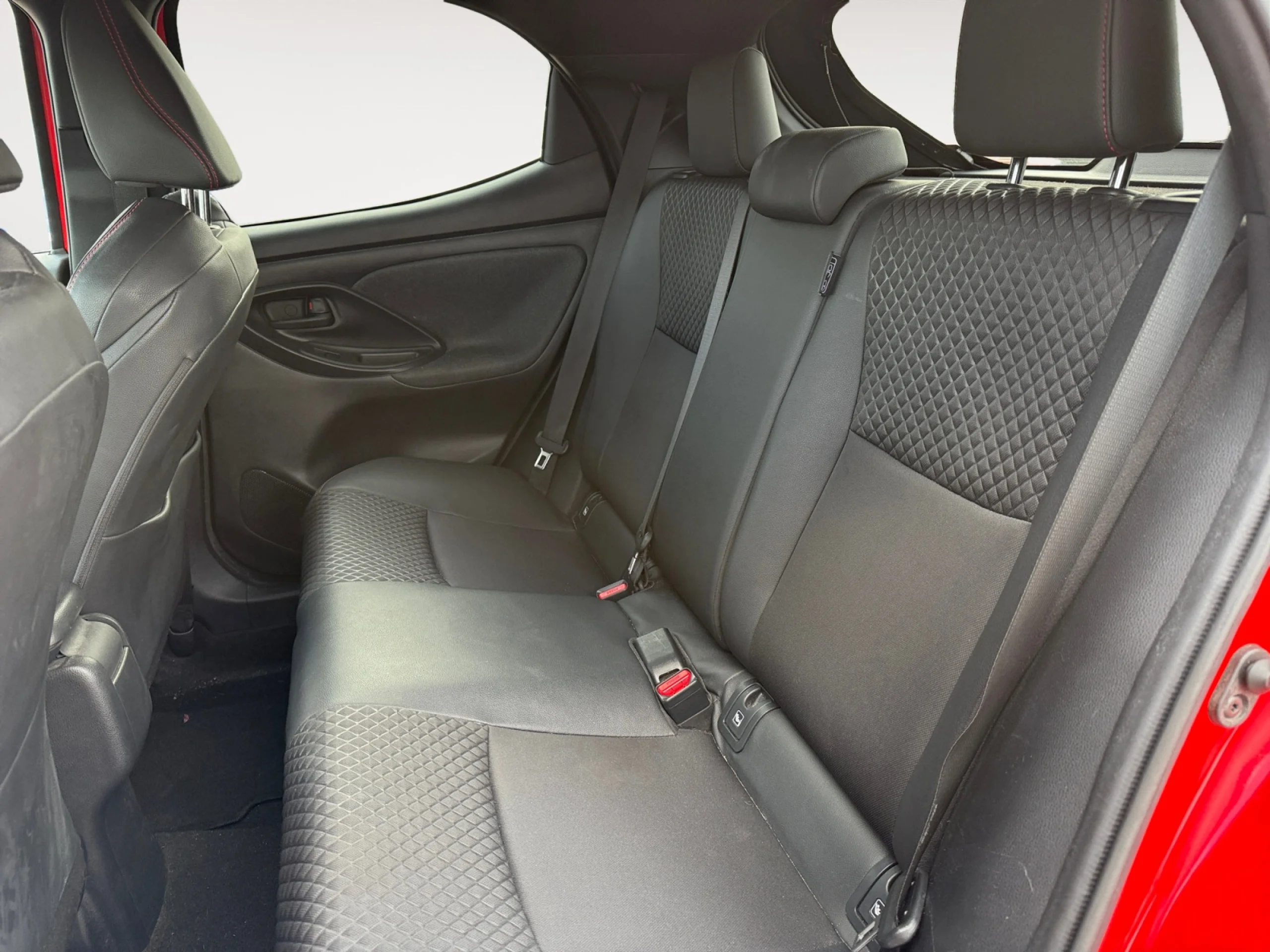 TOYOTA Yaris 1.5 120H STYLE - Foto 6