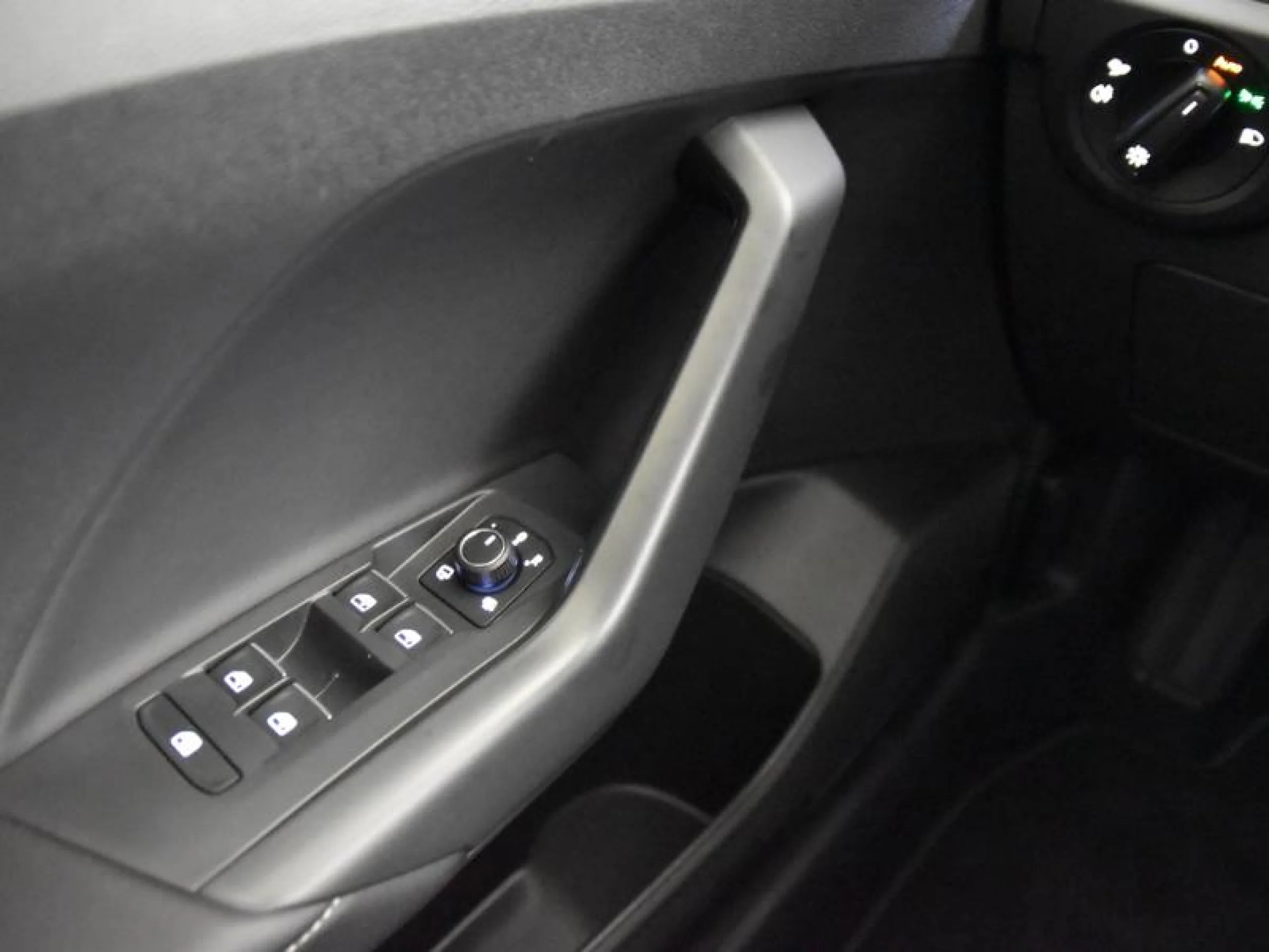 VOLKSWAGEN T CROSS T CROSS R LINE 1.0 TSI 85 KW (115 CV)  AUTOMÁTICO DSG 7 VEL. - Foto 16