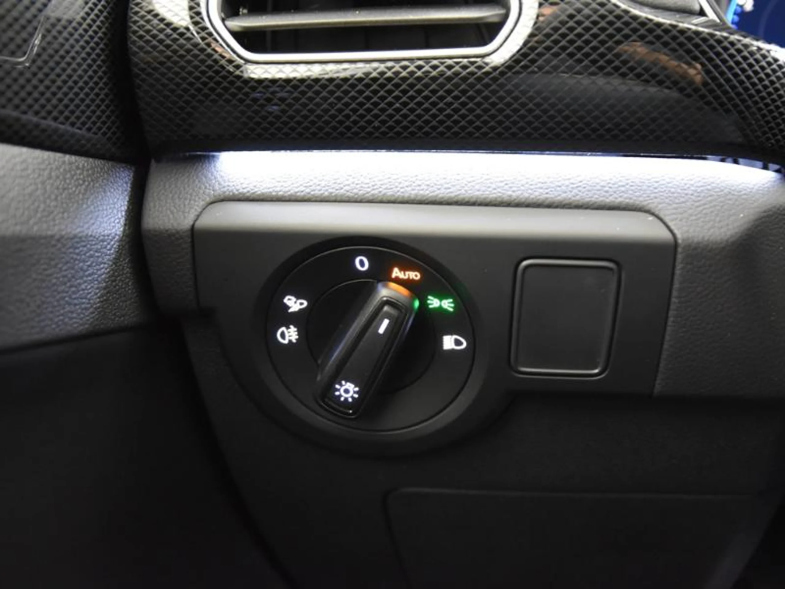 VOLKSWAGEN T CROSS T CROSS R LINE 1.0 TSI 85 KW (115 CV)  AUTOMÁTICO DSG 7 VEL. - Foto 17