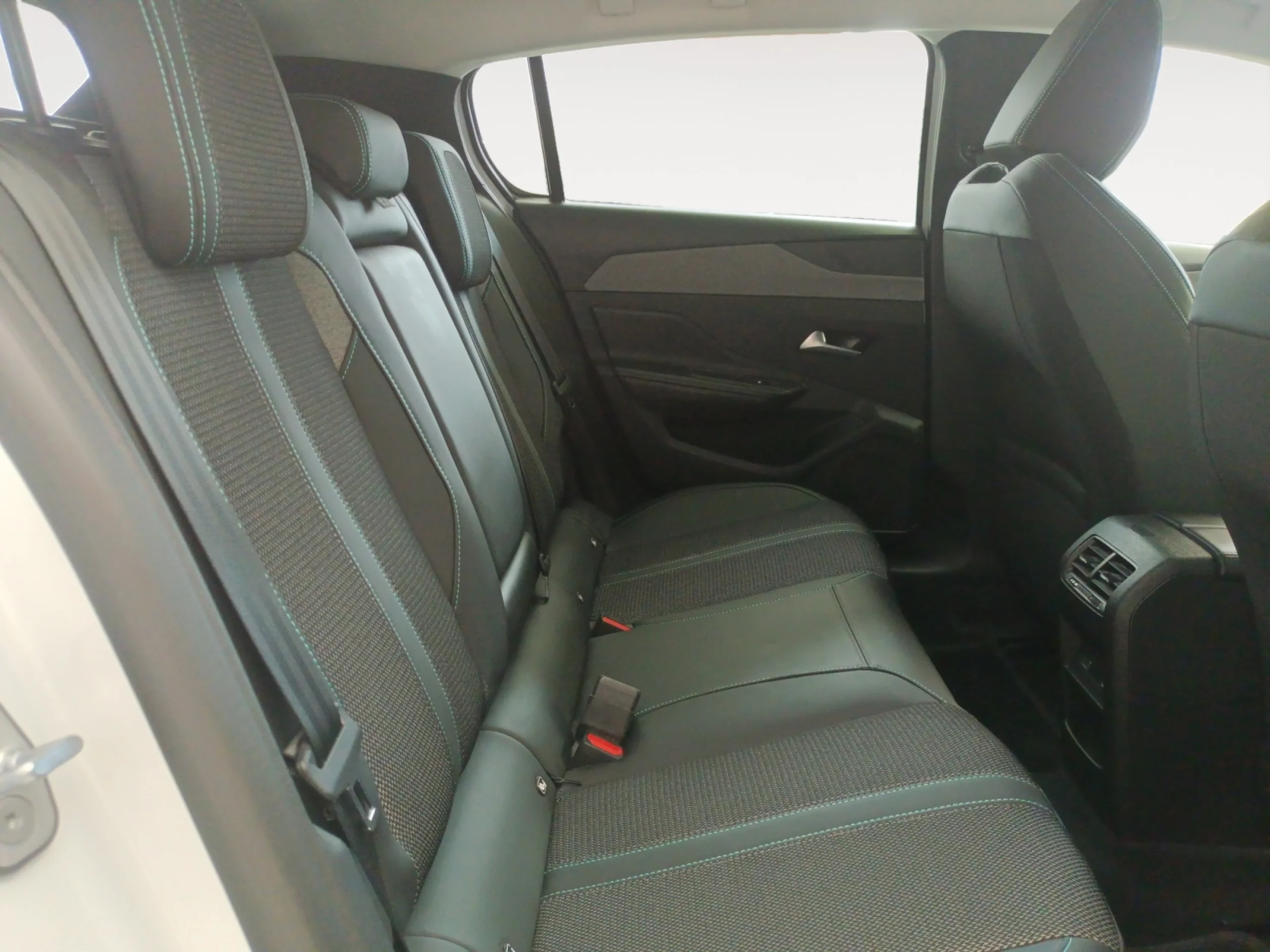 PEUGEOT 308 5P ALLURE HYBRID MHEV 136 E DCS6 - Foto 6