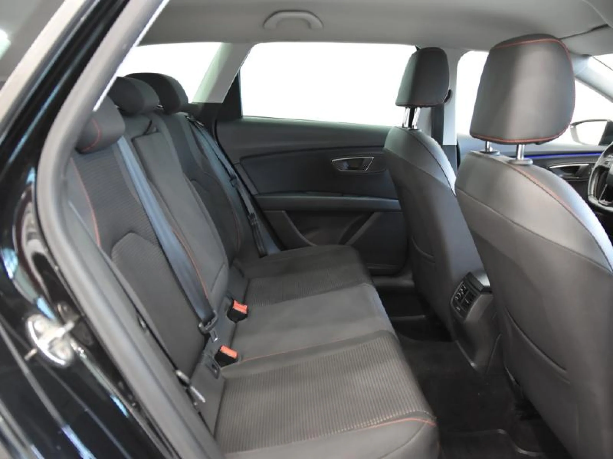 SEAT LEON ST 2.0 TDI 110KW (150CV) DSG 6 ST&SP FR - Foto 6