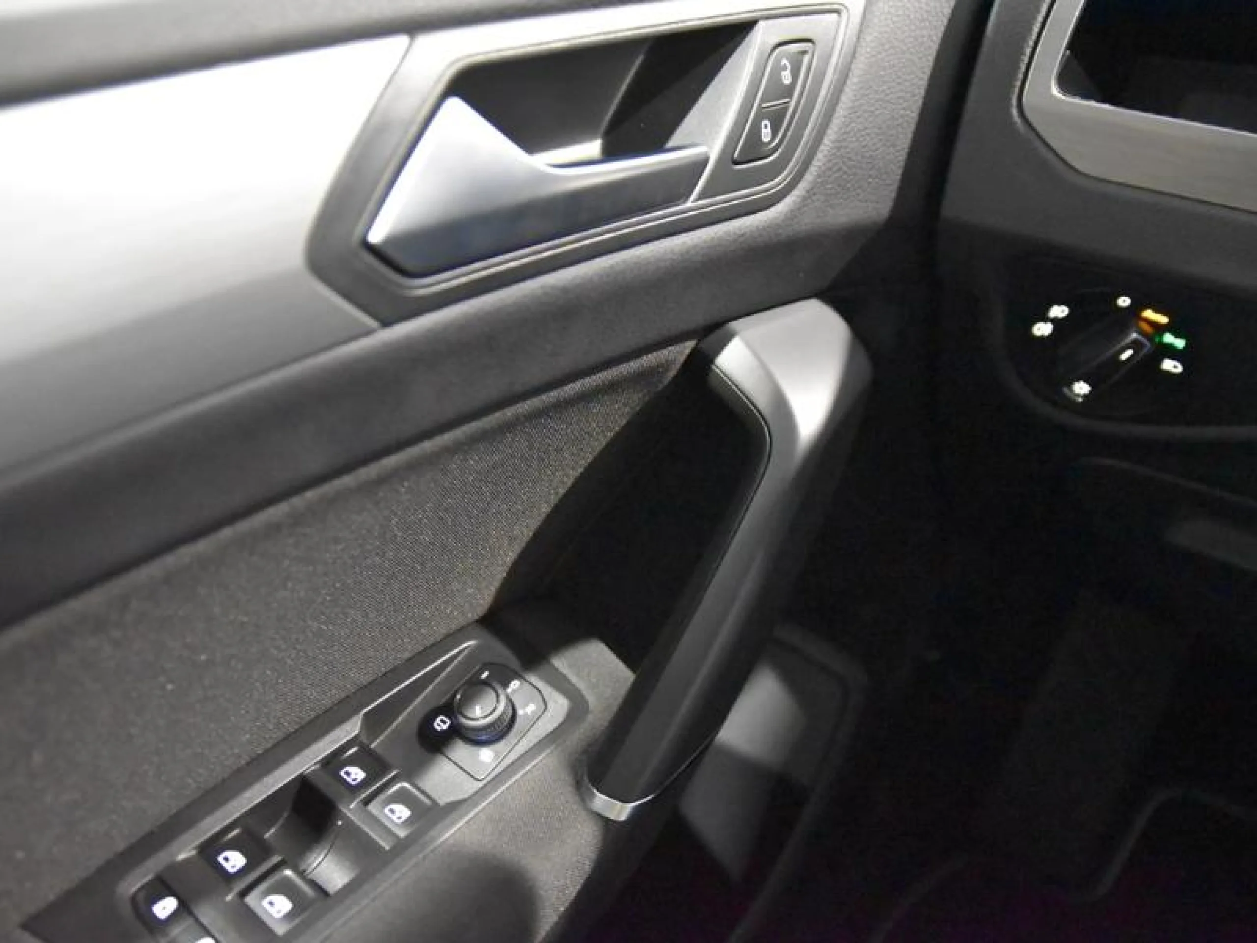 VOLKSWAGEN TOURAN ··MÁS·· 1.5 TSI 110KW (150CV) DSG - Foto 17