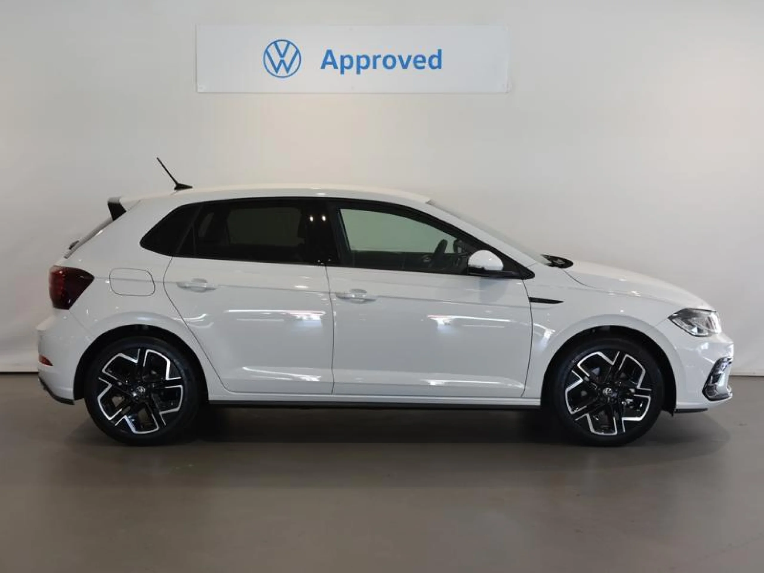 VOLKSWAGEN POLO POLO R LINE 1.0 TSI 85 KW (115 CV)  AUTOMÁTICO DSG 7 VEL. - Foto 3