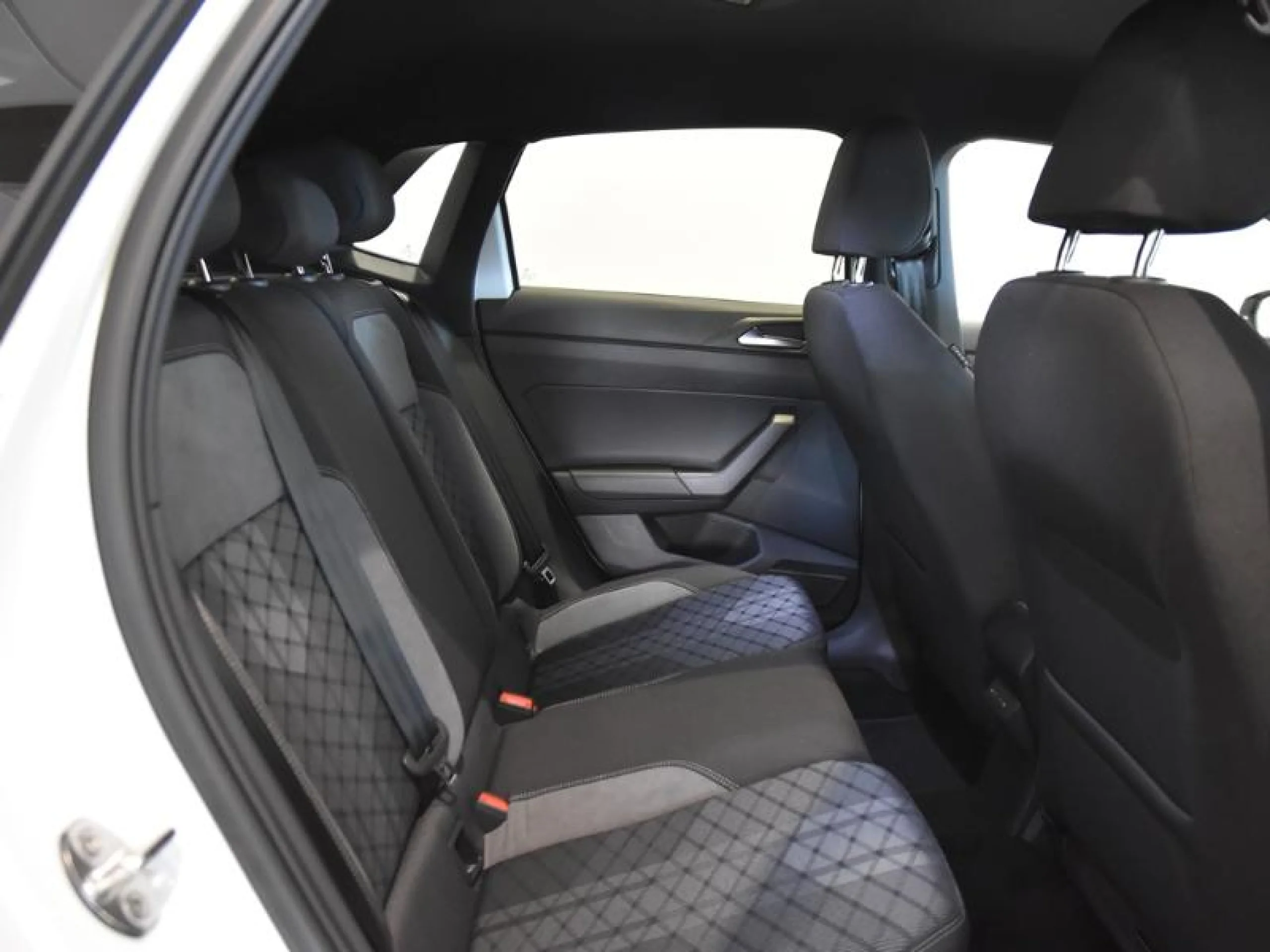 VOLKSWAGEN POLO POLO R LINE 1.0 TSI 85 KW (115 CV)  AUTOMÁTICO DSG 7 VEL. - Foto 6