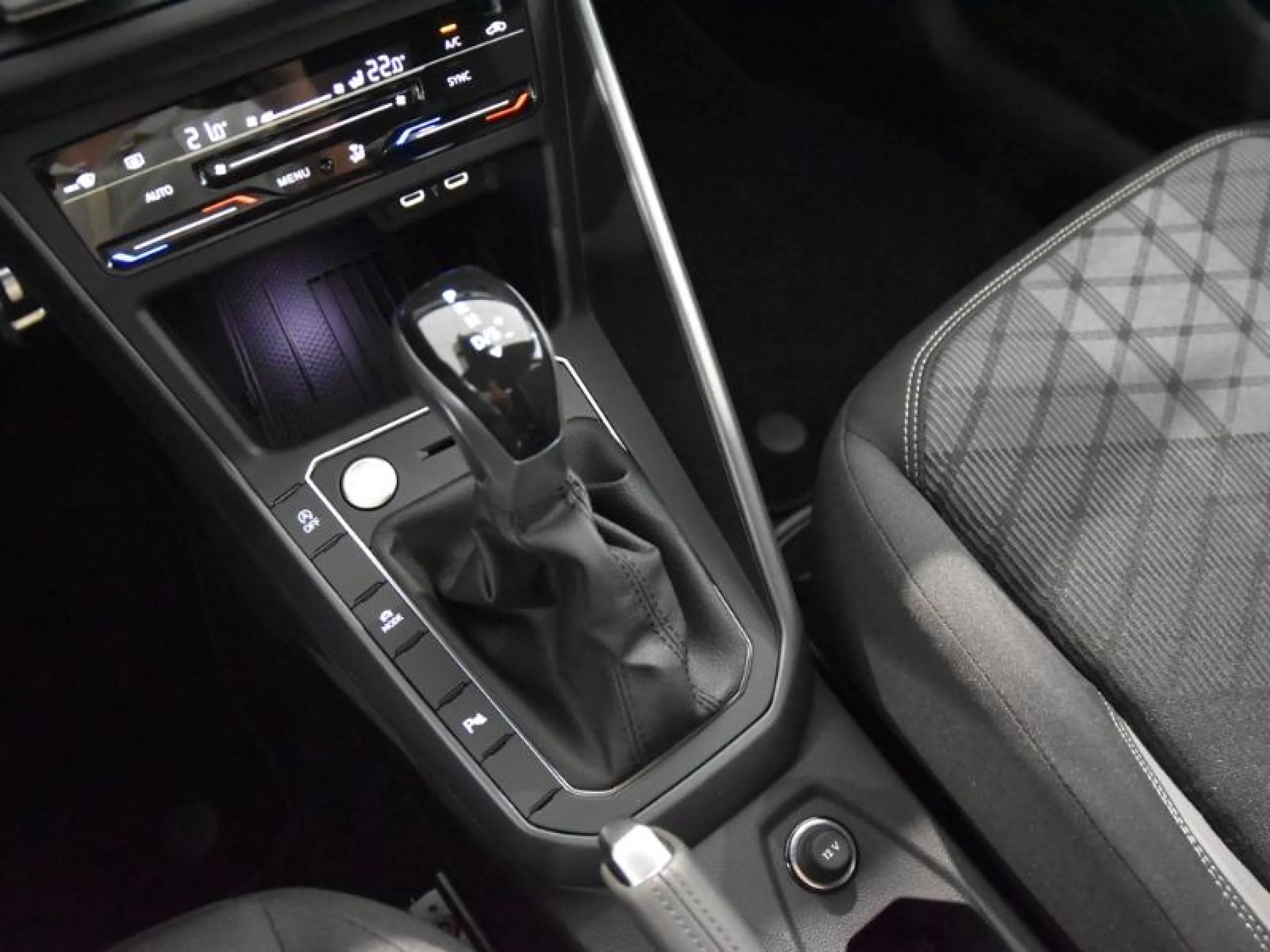 VOLKSWAGEN POLO POLO R LINE 1.0 TSI 85 KW (115 CV)  AUTOMÁTICO DSG 7 VEL. - Foto 9