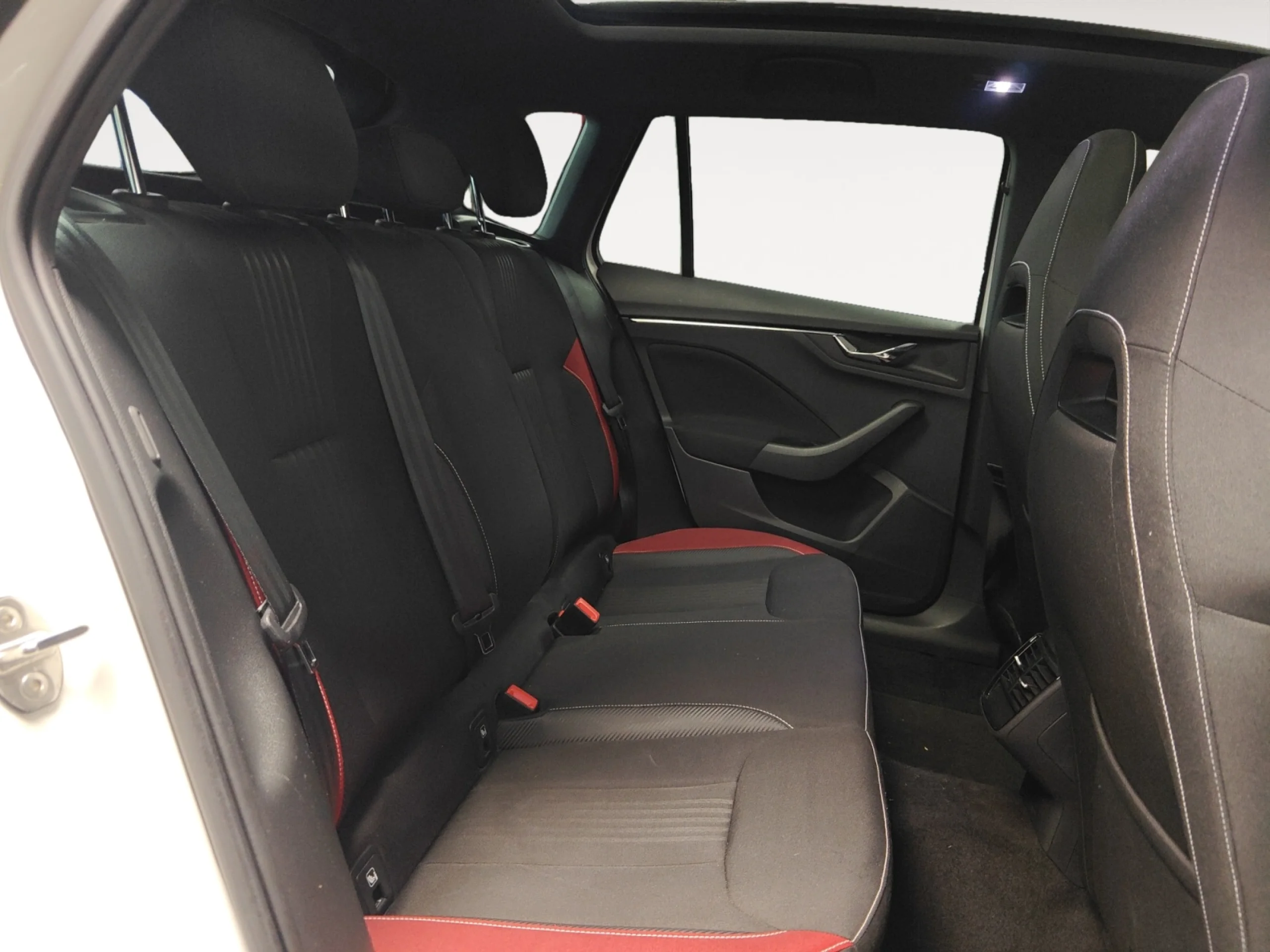 SKODA KAMIQ 1.5 TSI 110KW (150CV) DSG MONTECARLO - Foto 6