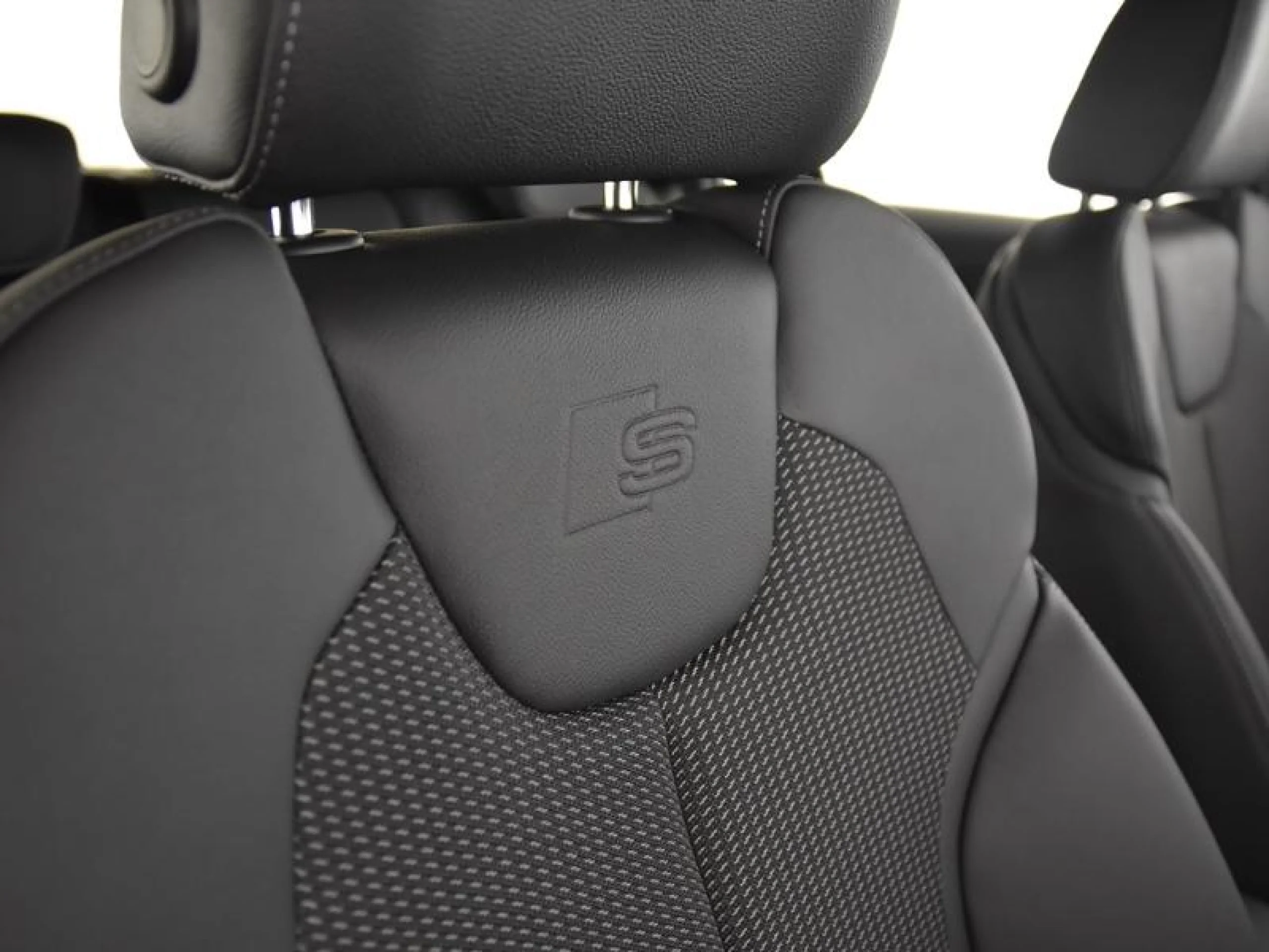 AUDI Q2 ADRENALIN 35 TFSI 110KW (150CV) S TRONIC - Foto 10