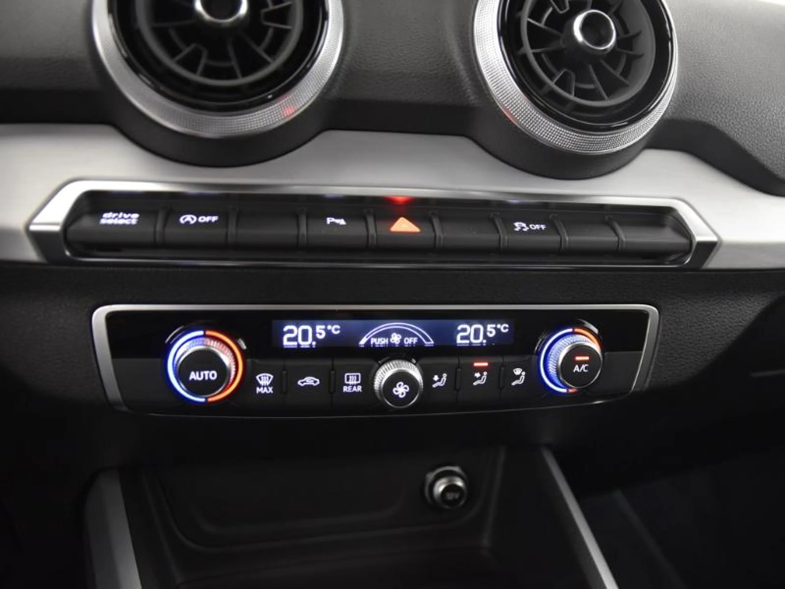 AUDI Q2 ADRENALIN 35 TFSI 110KW (150CV) S TRONIC - Foto 12