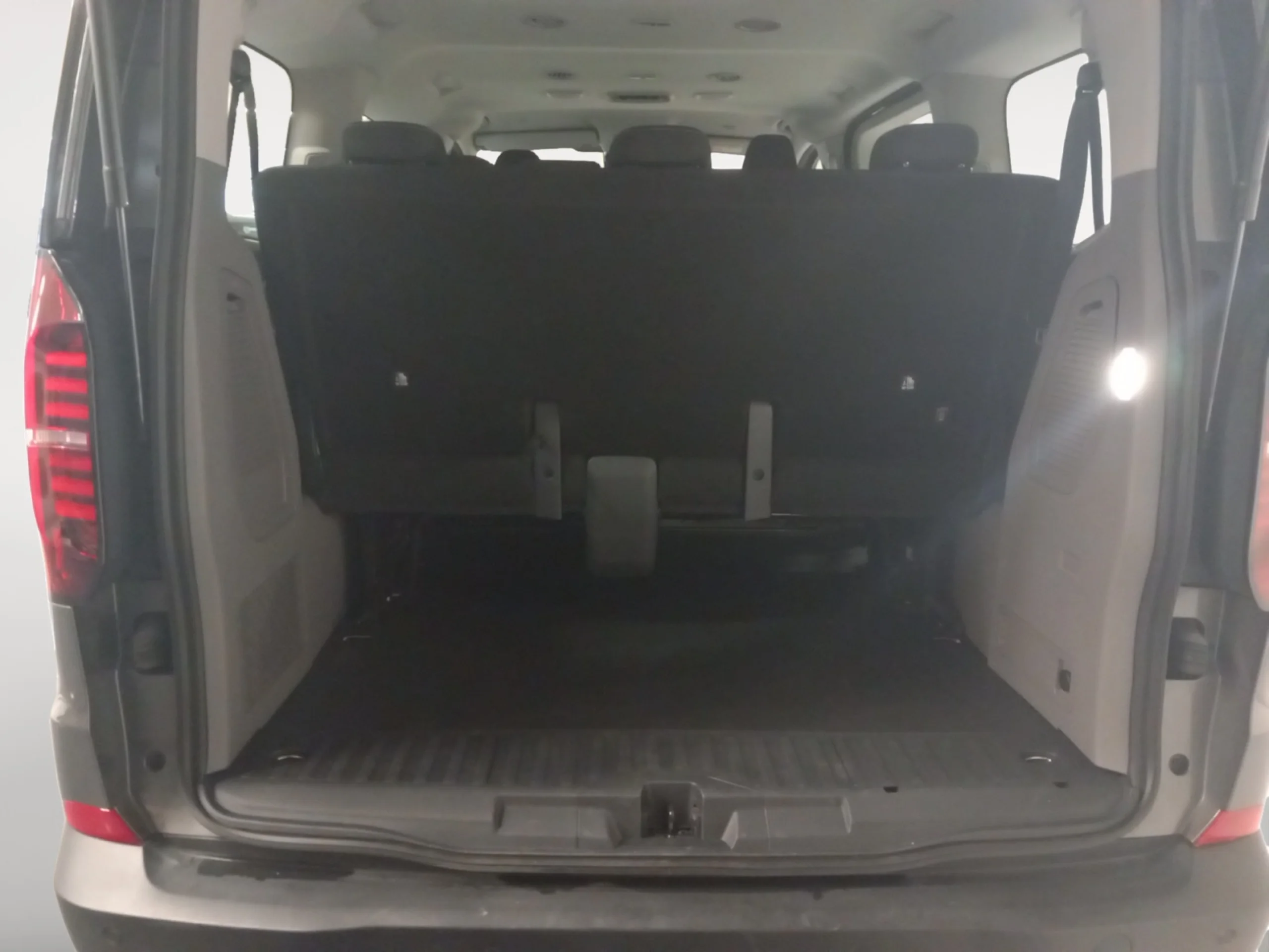 VOLKSWAGEN CARAVELLE CORTA 2.0 TDI 81 KW (110 CV) 6 VE - Foto 7