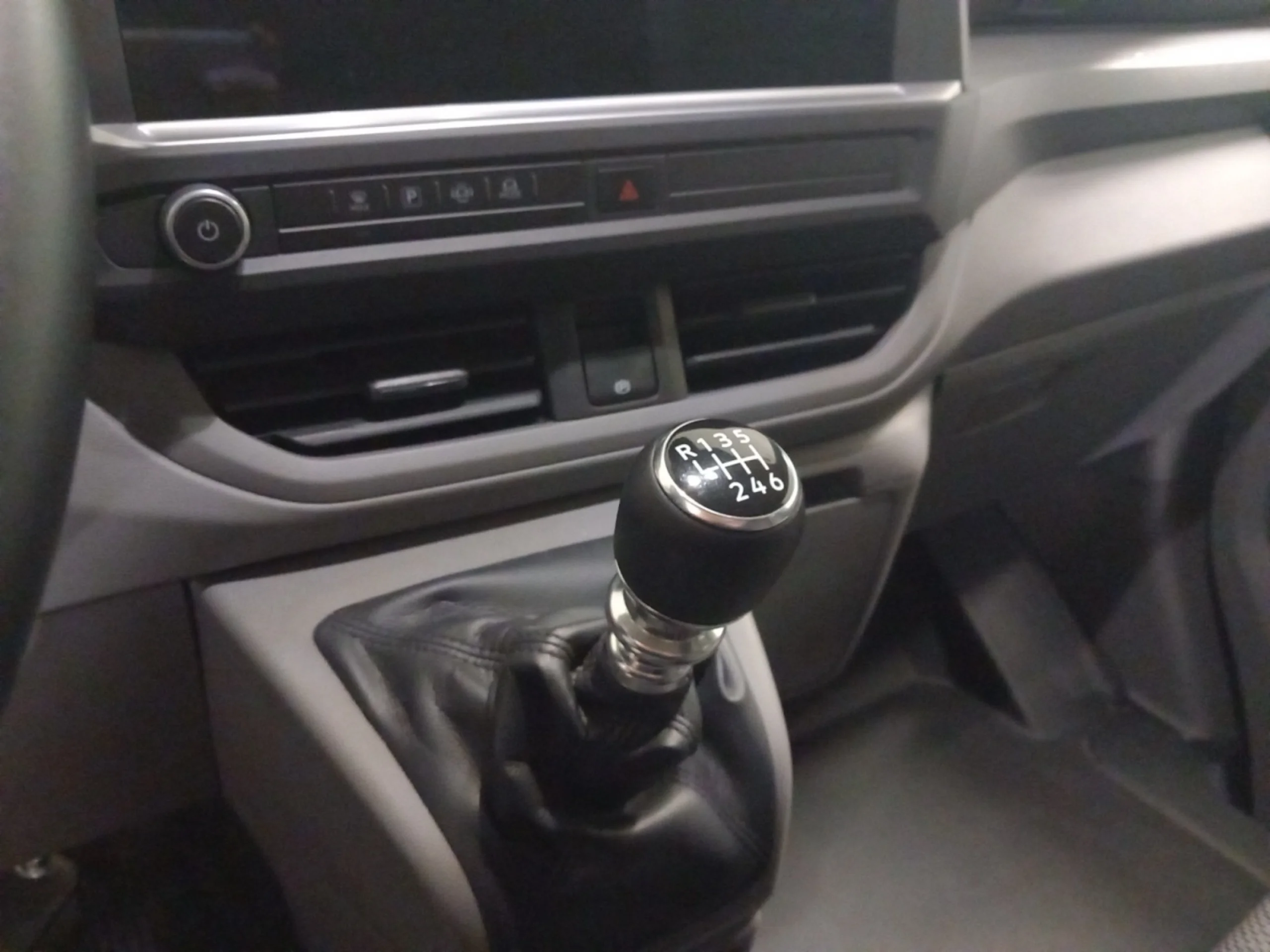 VOLKSWAGEN CARAVELLE CORTA 2.0 TDI 81 KW (110 CV) 6 VE - Foto 14