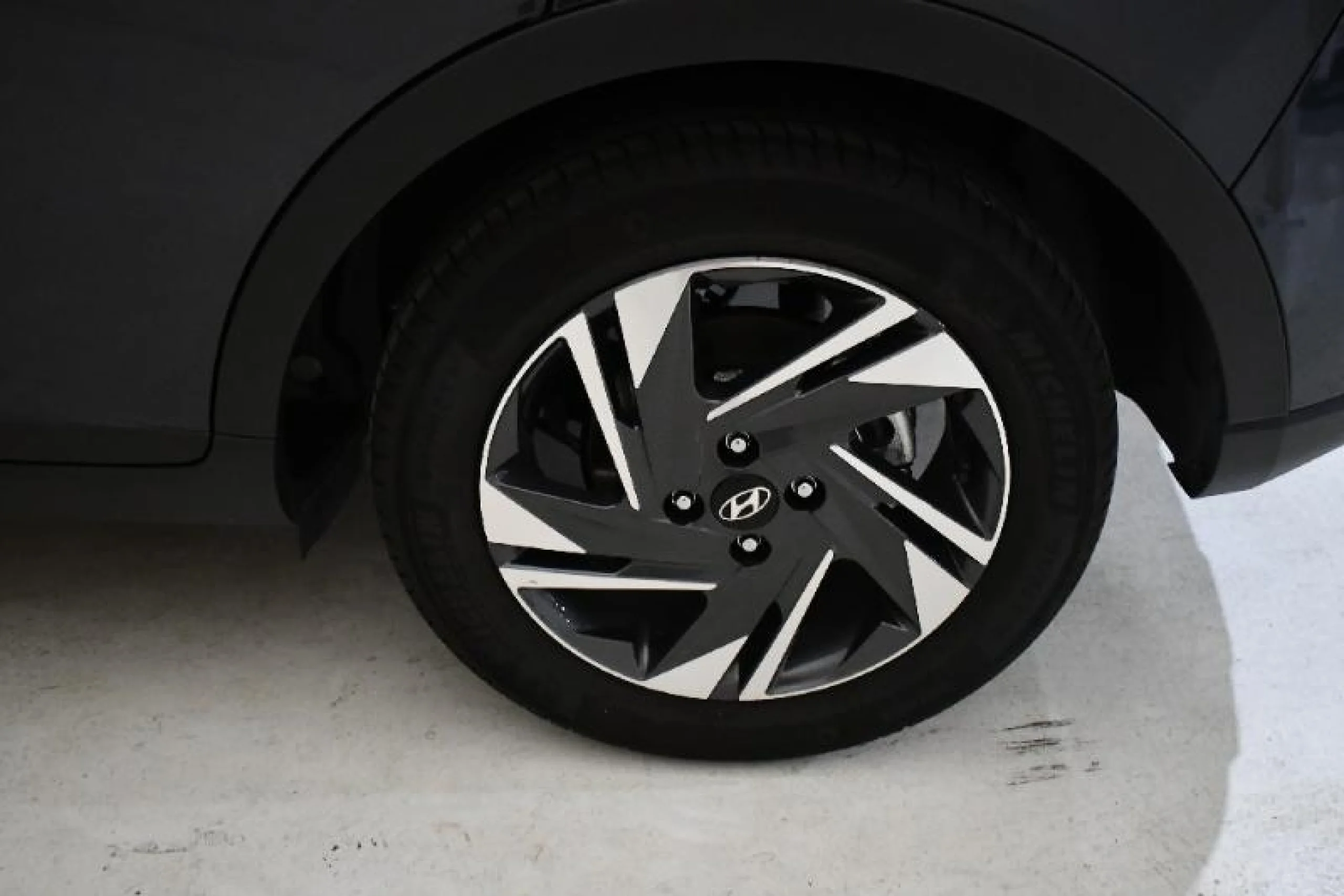 HYUNDAI BAYON 1.0 TGDI 74KW (100CV) 48V MAXX DCT - Foto 10