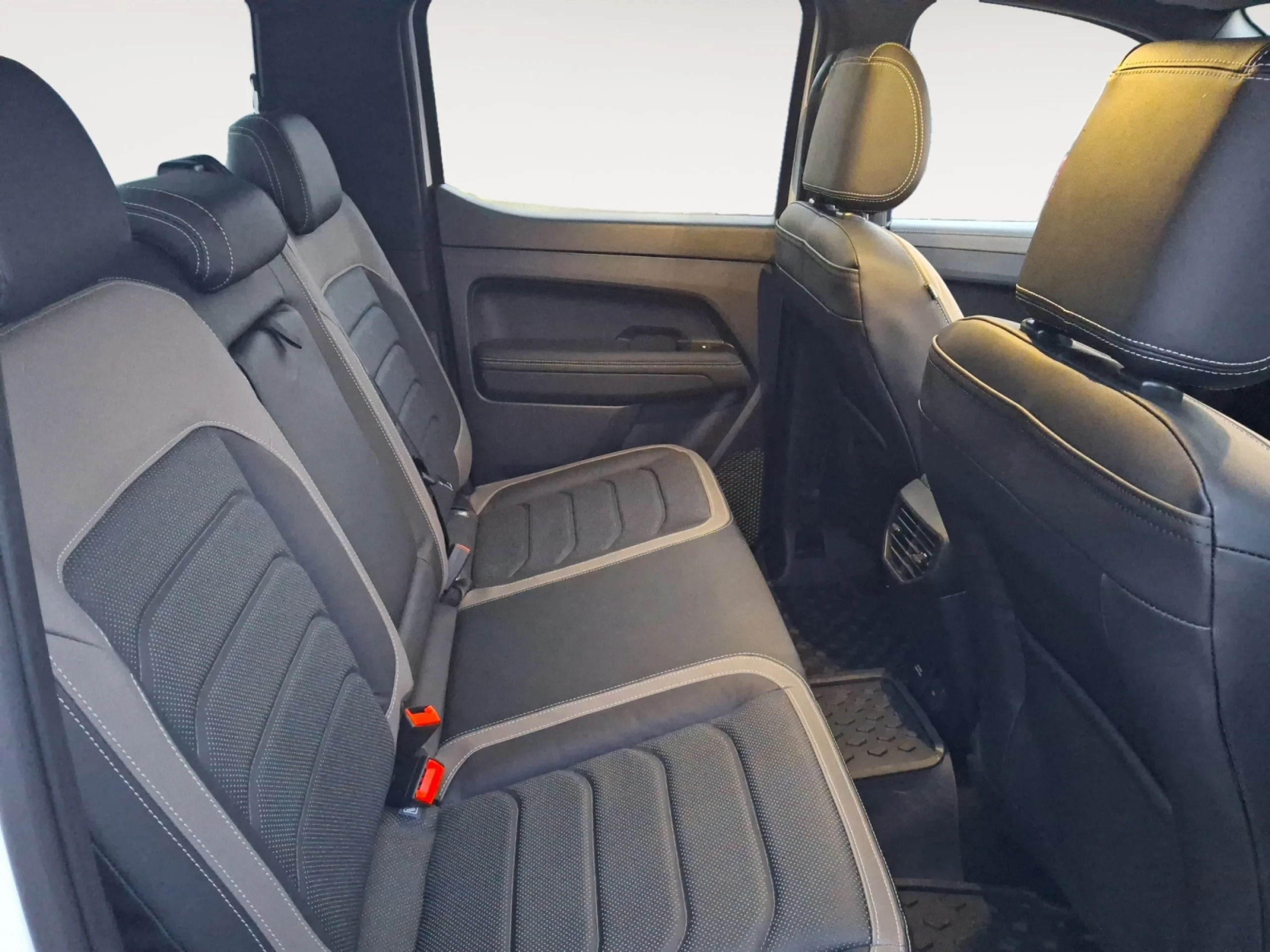 VW COMERCIALES Amarok AMAROK  AVENTURA CABINA DOBLE  V6 3.0 TDI 177 KW (241 CV) AUT 10 VEL. - Foto 6