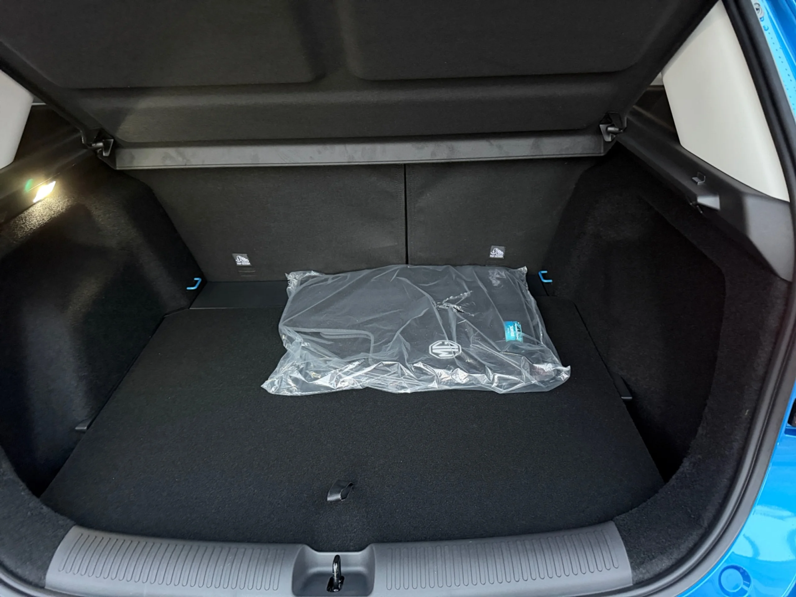 MG MGZS MG ZS32 1.5L HEV 2KWH AT 2WD LUX LHD NO OPTION DARK BLUE - Foto 8