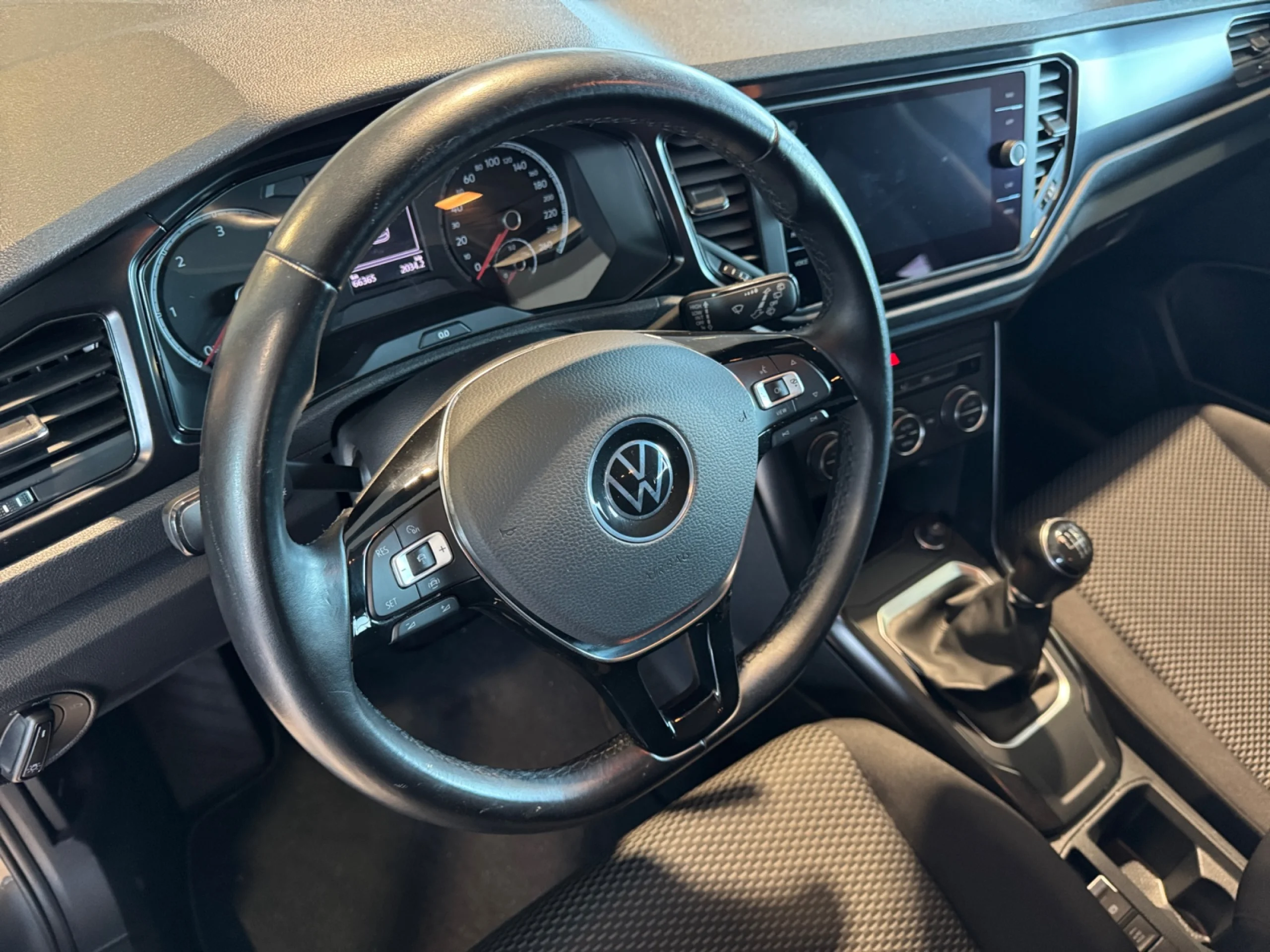 VOLKSWAGEN T ROC EDITION 2.0 TDI 85KW (115CV) - Foto 9