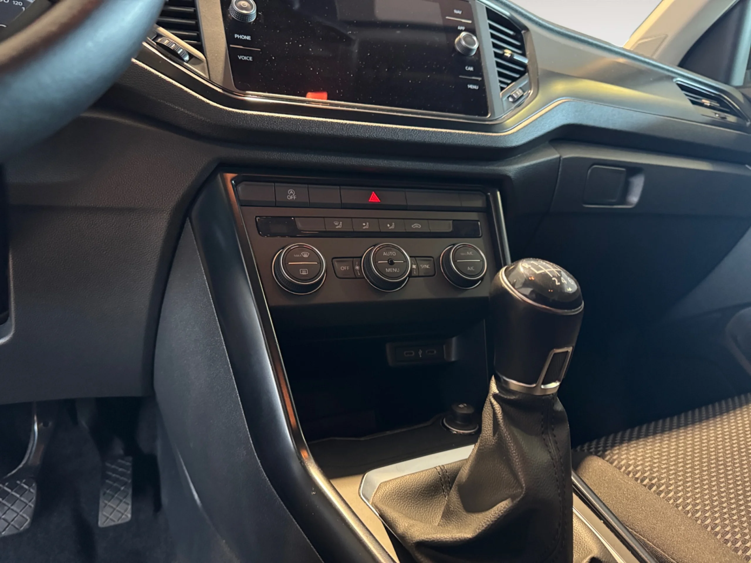 VOLKSWAGEN T ROC EDITION 2.0 TDI 85KW (115CV) - Foto 14