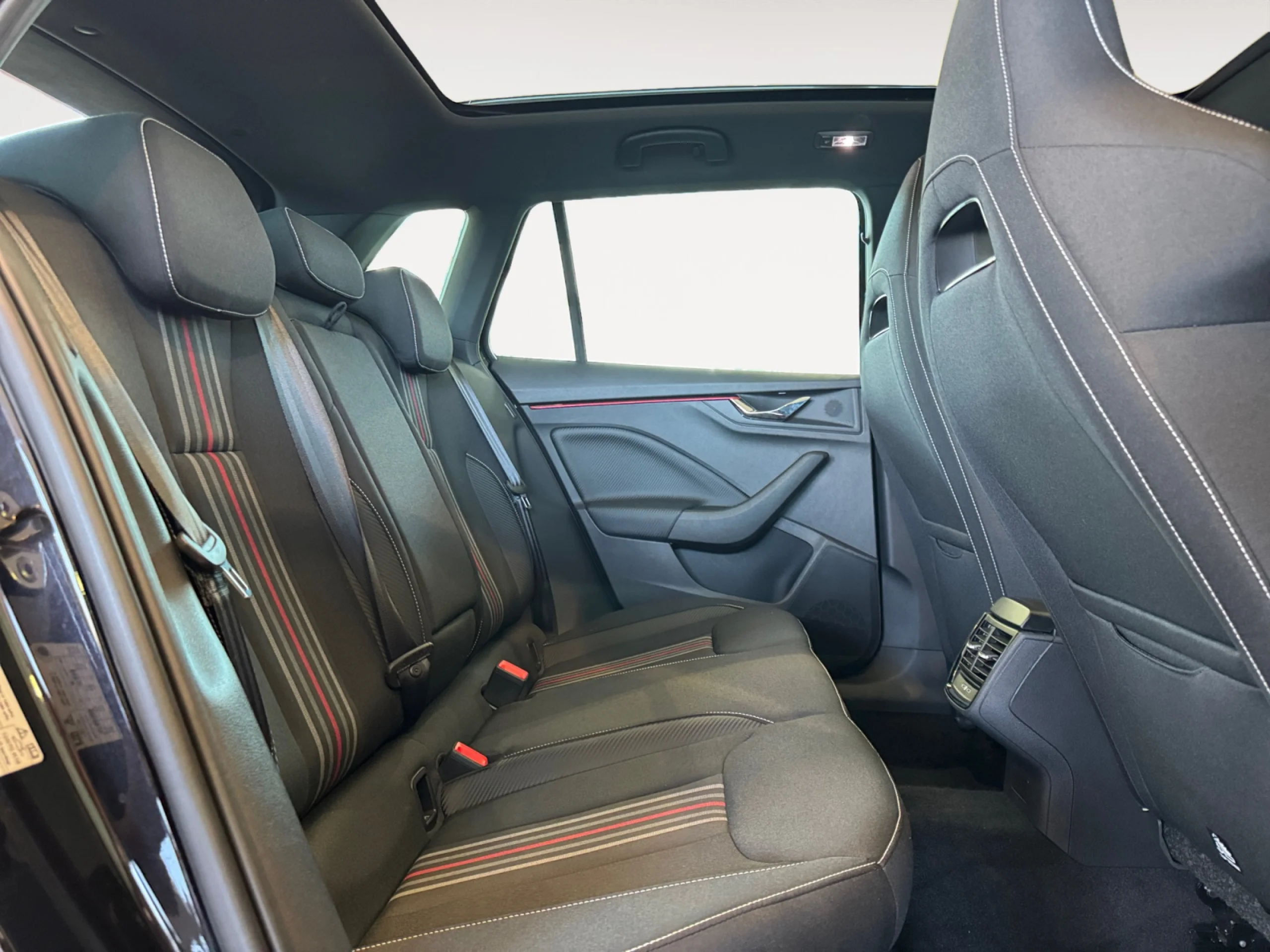 SKODA KAMIQ 1.0 TSI 85KW (115CV) DSG MONTE CARLO - Foto 6