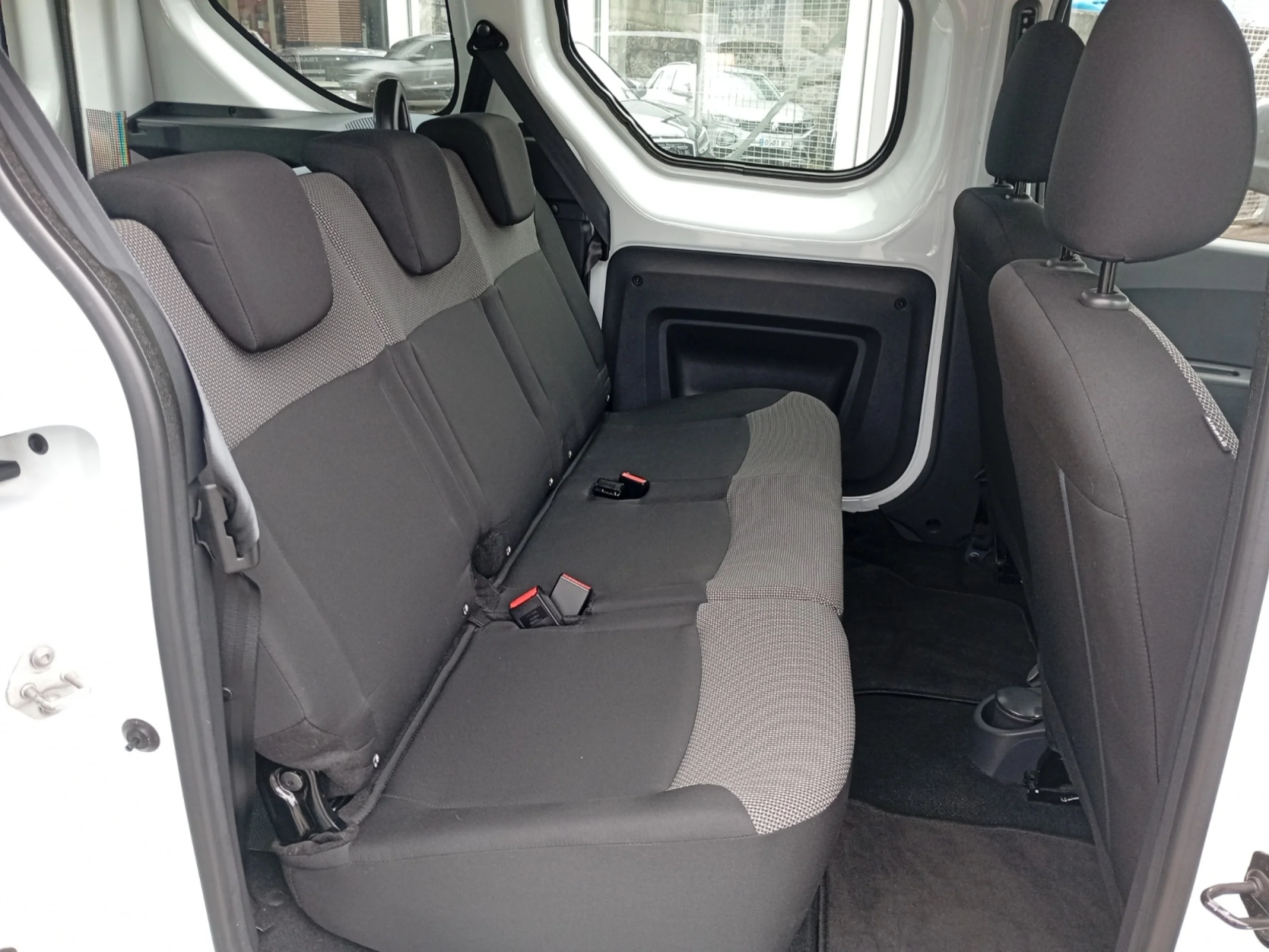 DACIA Dokker ESSENTIAL 1.3 TCE 75KW (100CV) GPF SS - Foto 13