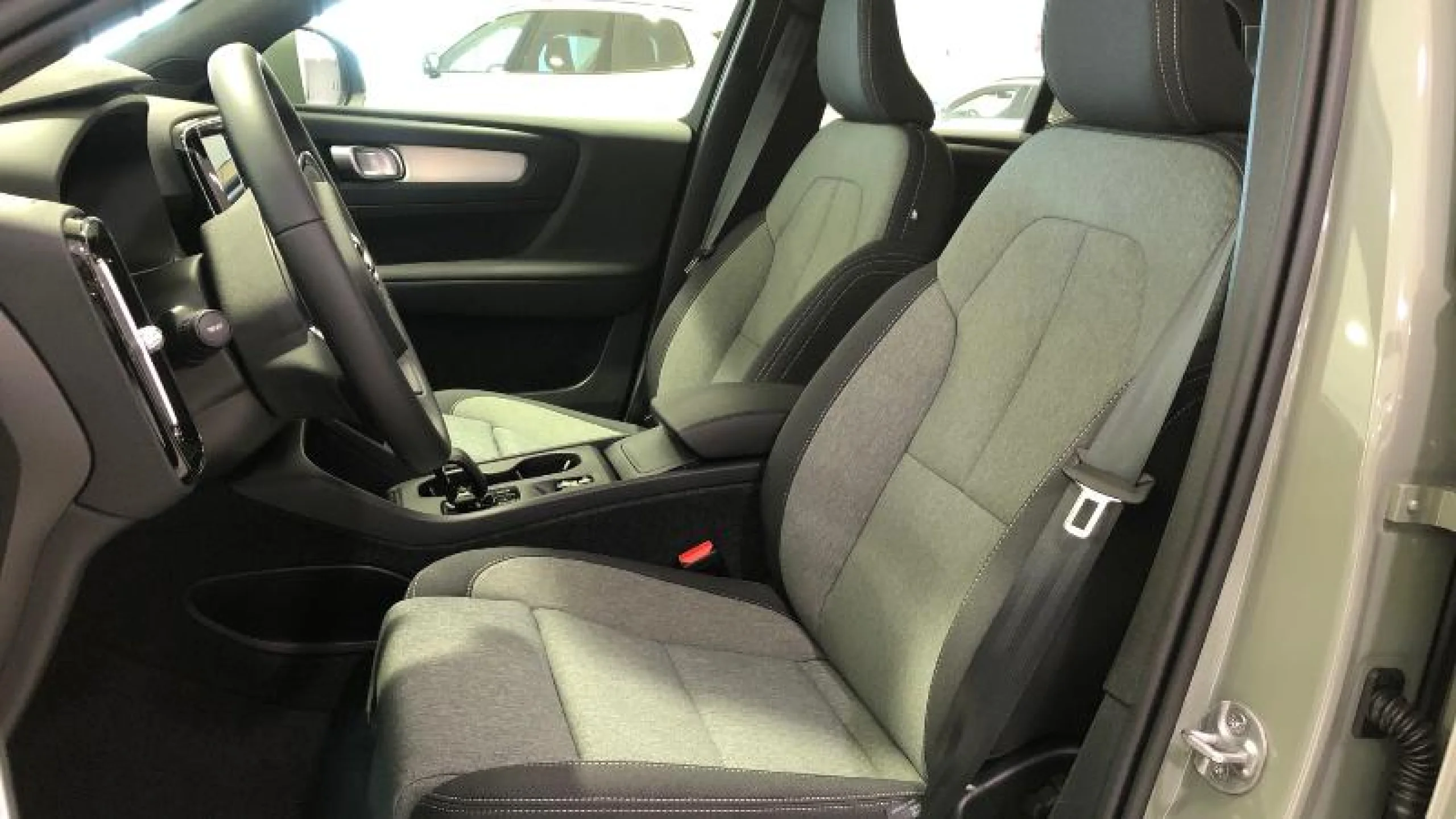 VOLVO XC40 2.0 B3 G CORE AUTO - Foto 10