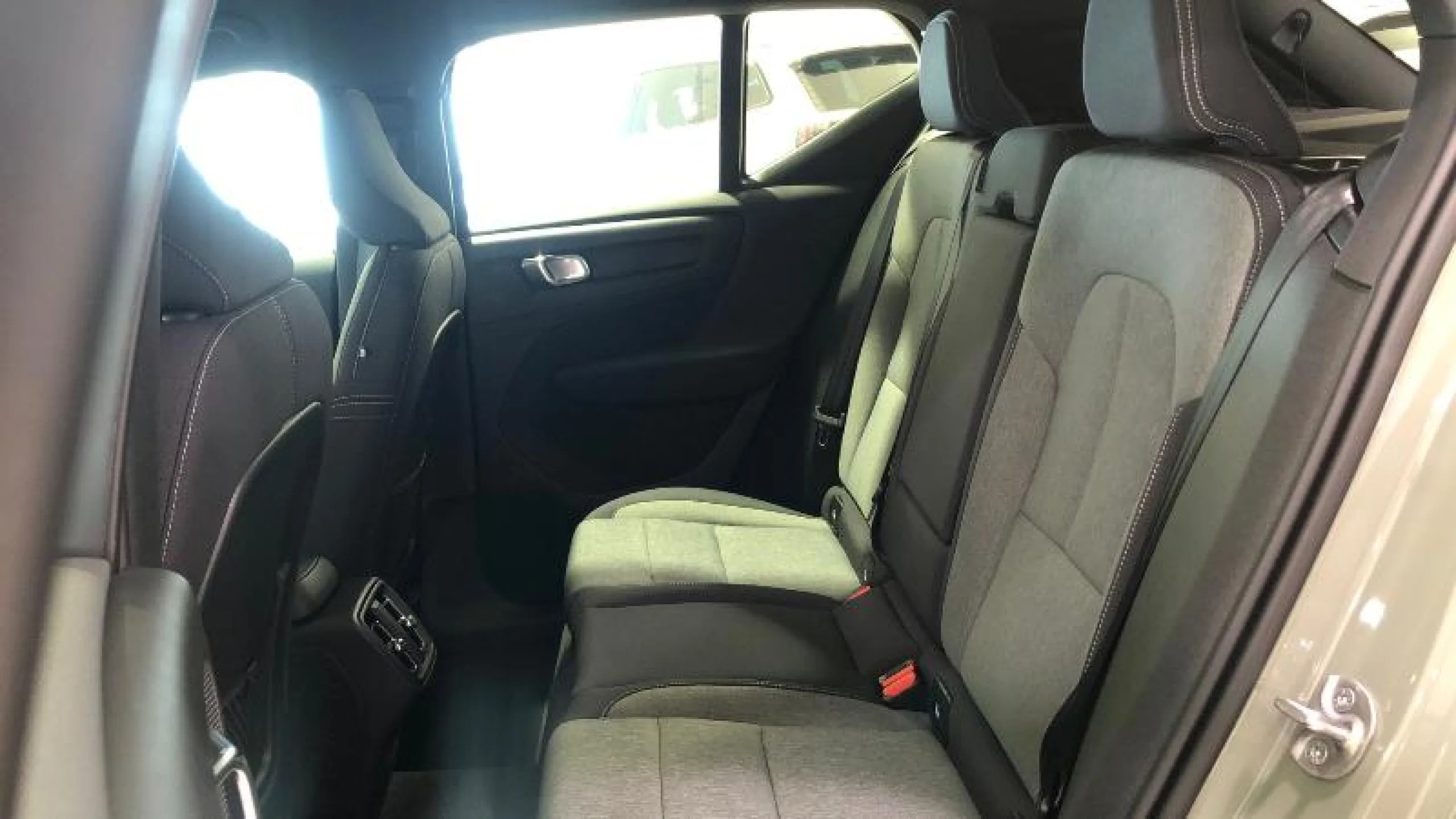 VOLVO XC40 2.0 B3 G CORE AUTO - Foto 11