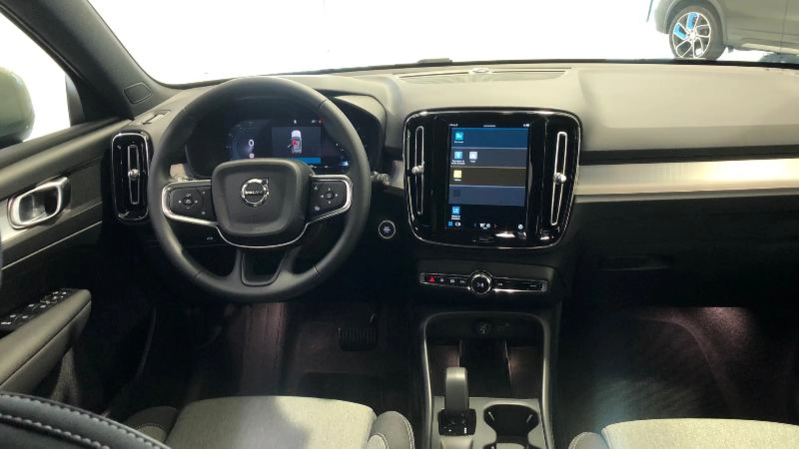 VOLVO XC40 2.0 B3 G CORE AUTO - Foto 13