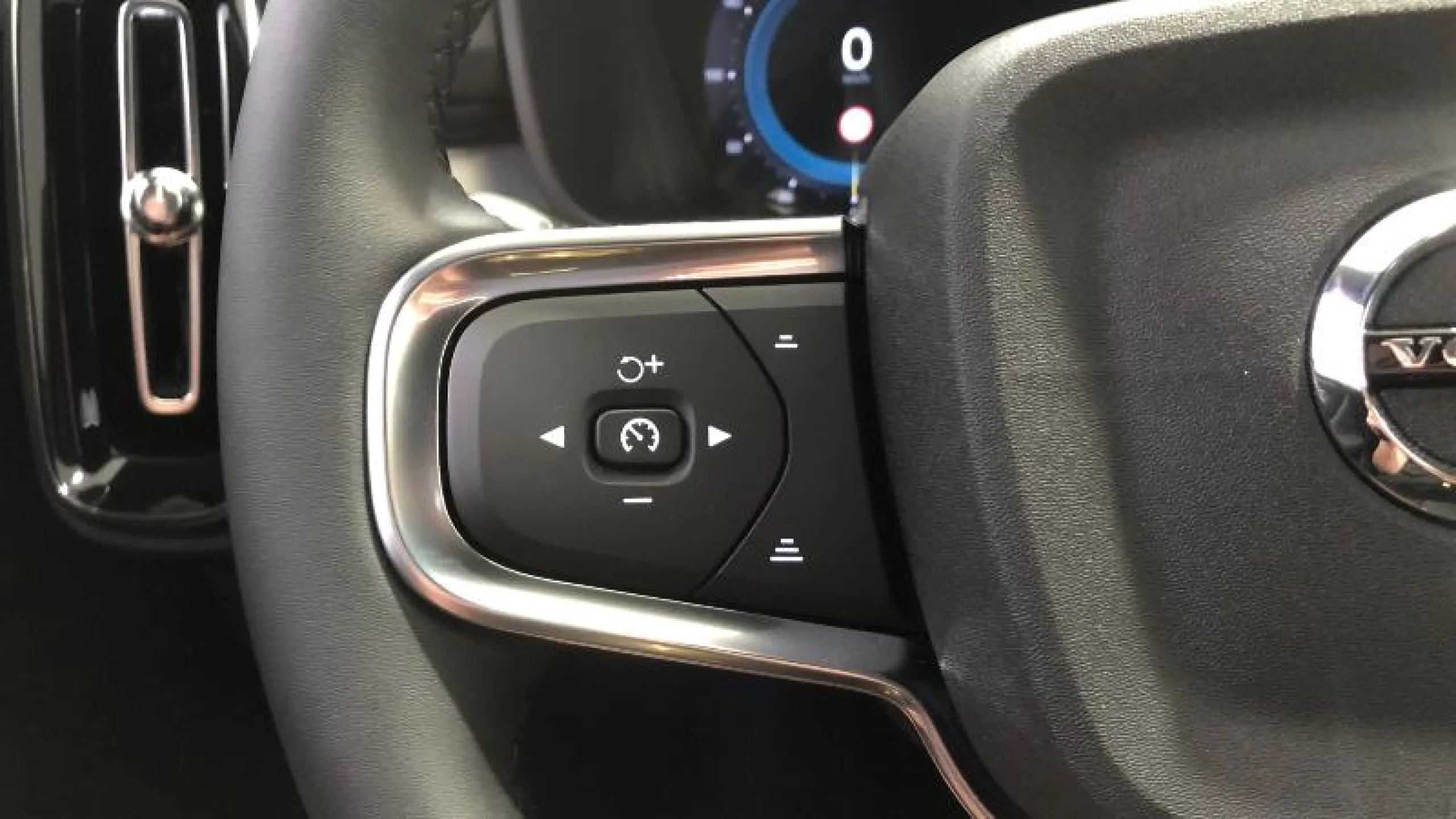 VOLVO XC40 2.0 B3 G CORE AUTO - Foto 18