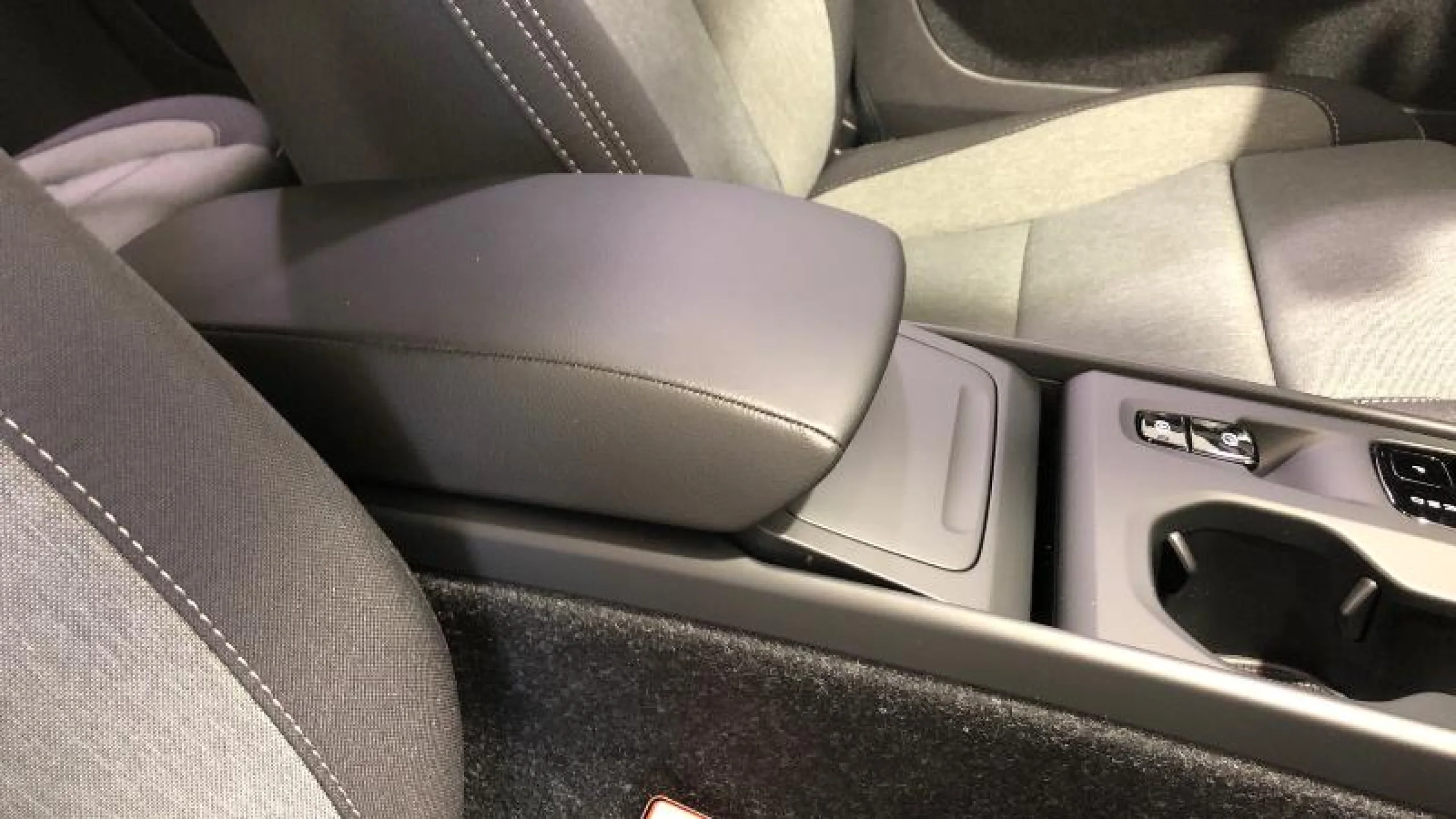 VOLVO XC40 2.0 B3 G CORE AUTO - Foto 22