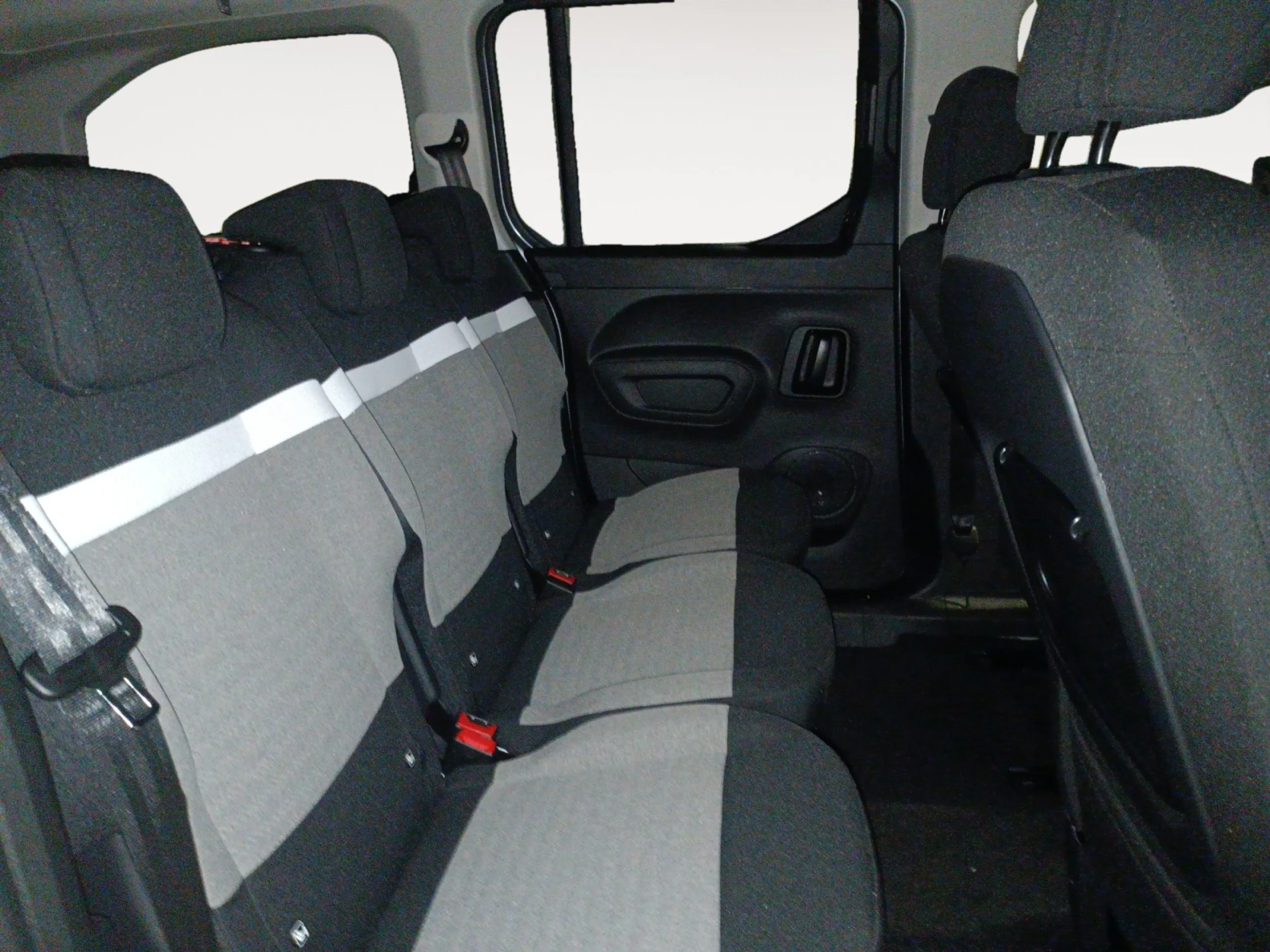 CITROEN COMERCIALES BERLINGO MULTISPACE Ë BERLINGO TALLA XL ELÉCTRICO 50 KWH PLUS - Foto 6