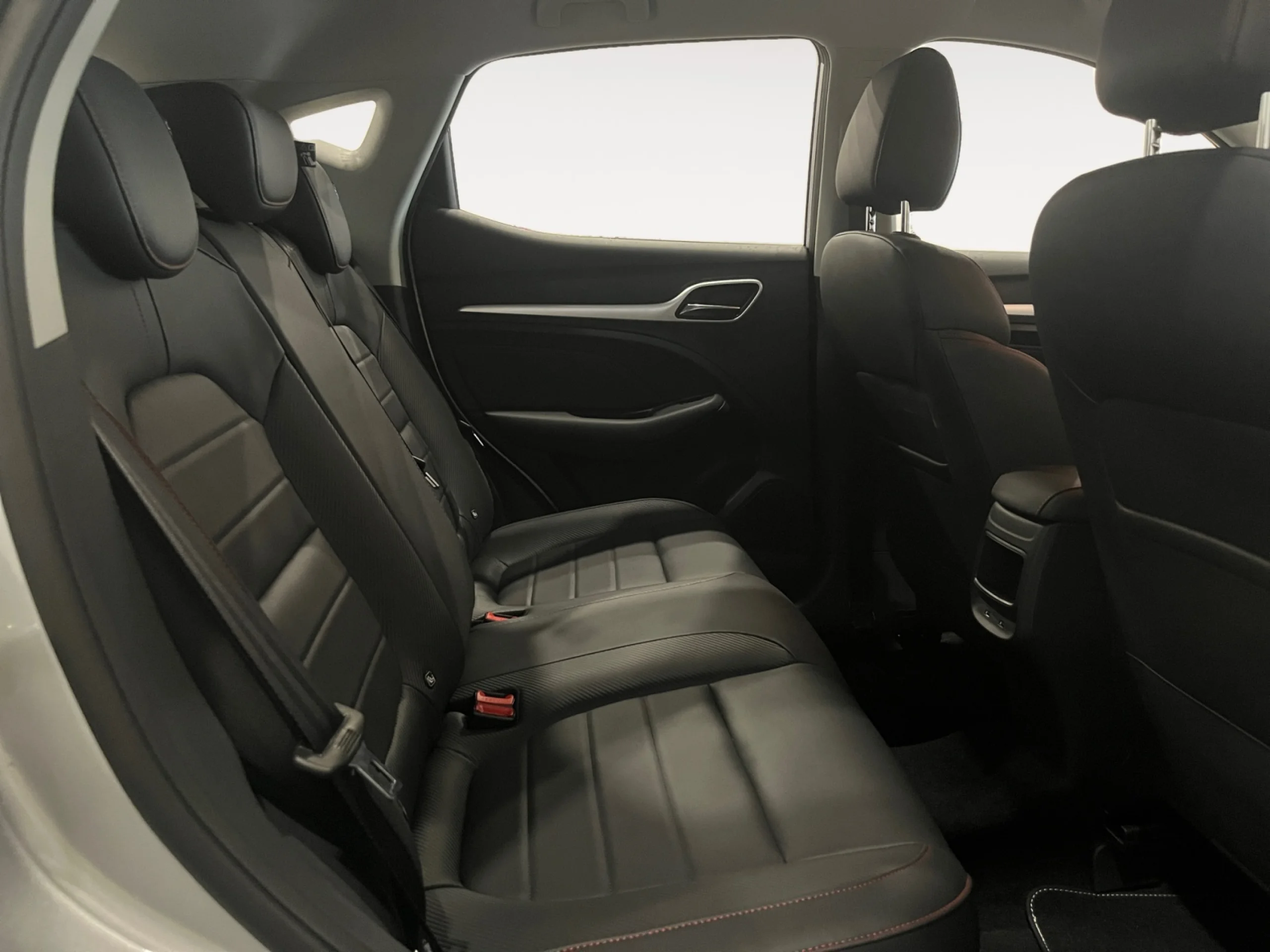 MG Zs 1.5 LUXURY - Foto 6