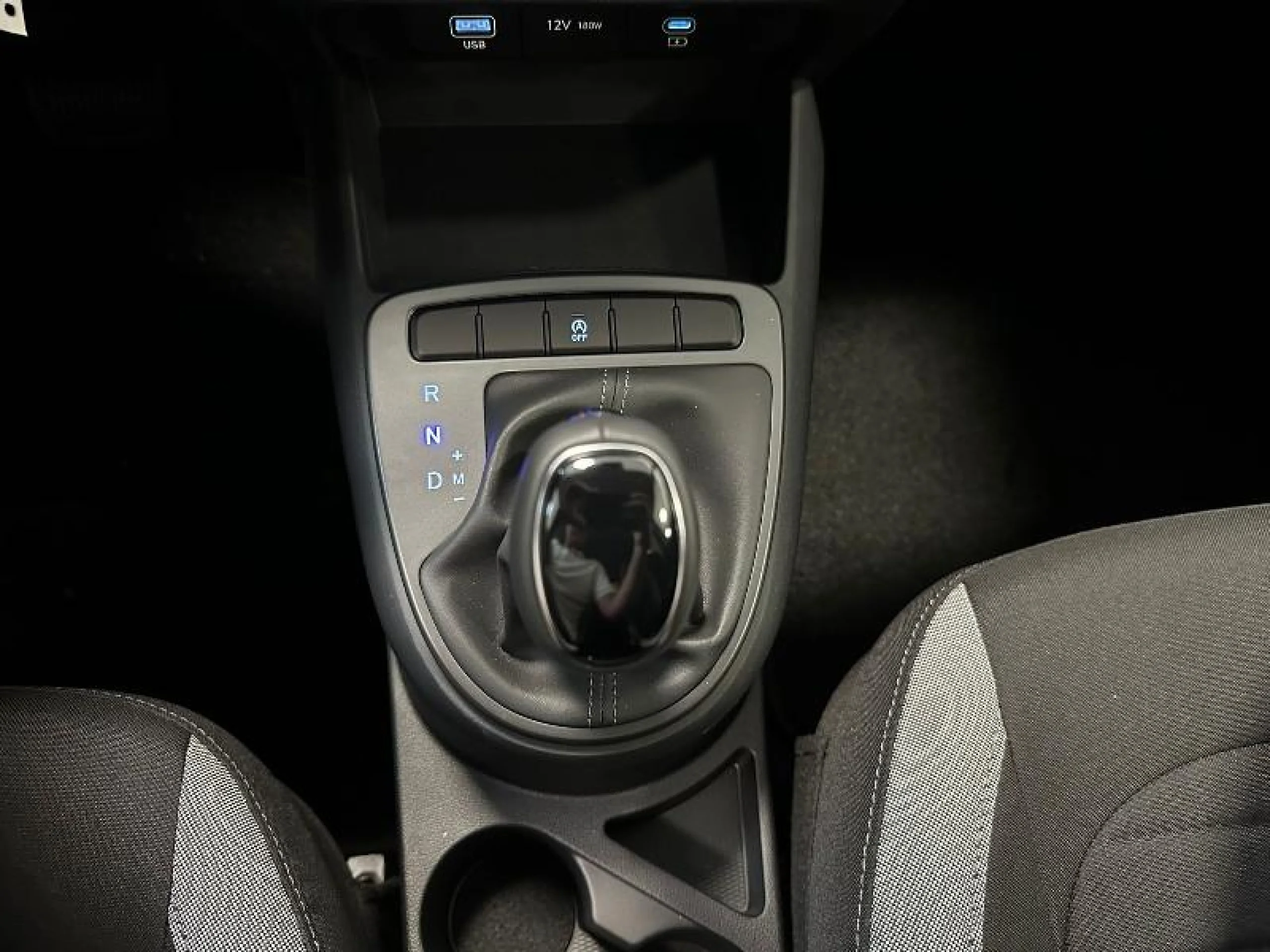 HYUNDAI I10 1.0 KLASS AT - Foto 8