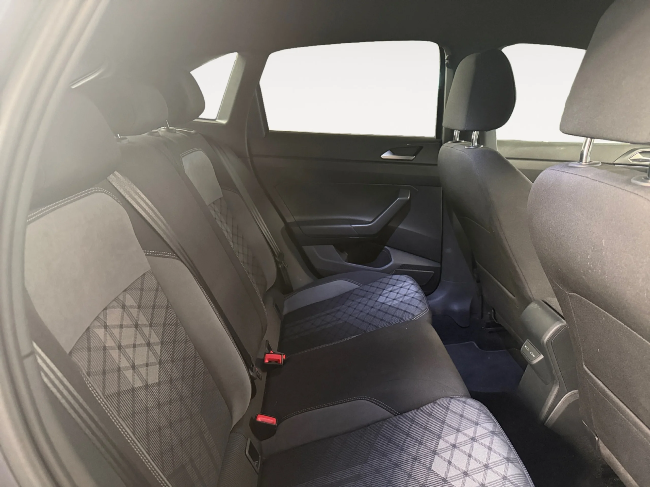 VOLKSWAGEN TAIGO R LINE 1.0 TSI 85KW (115CV) DSG - Foto 6