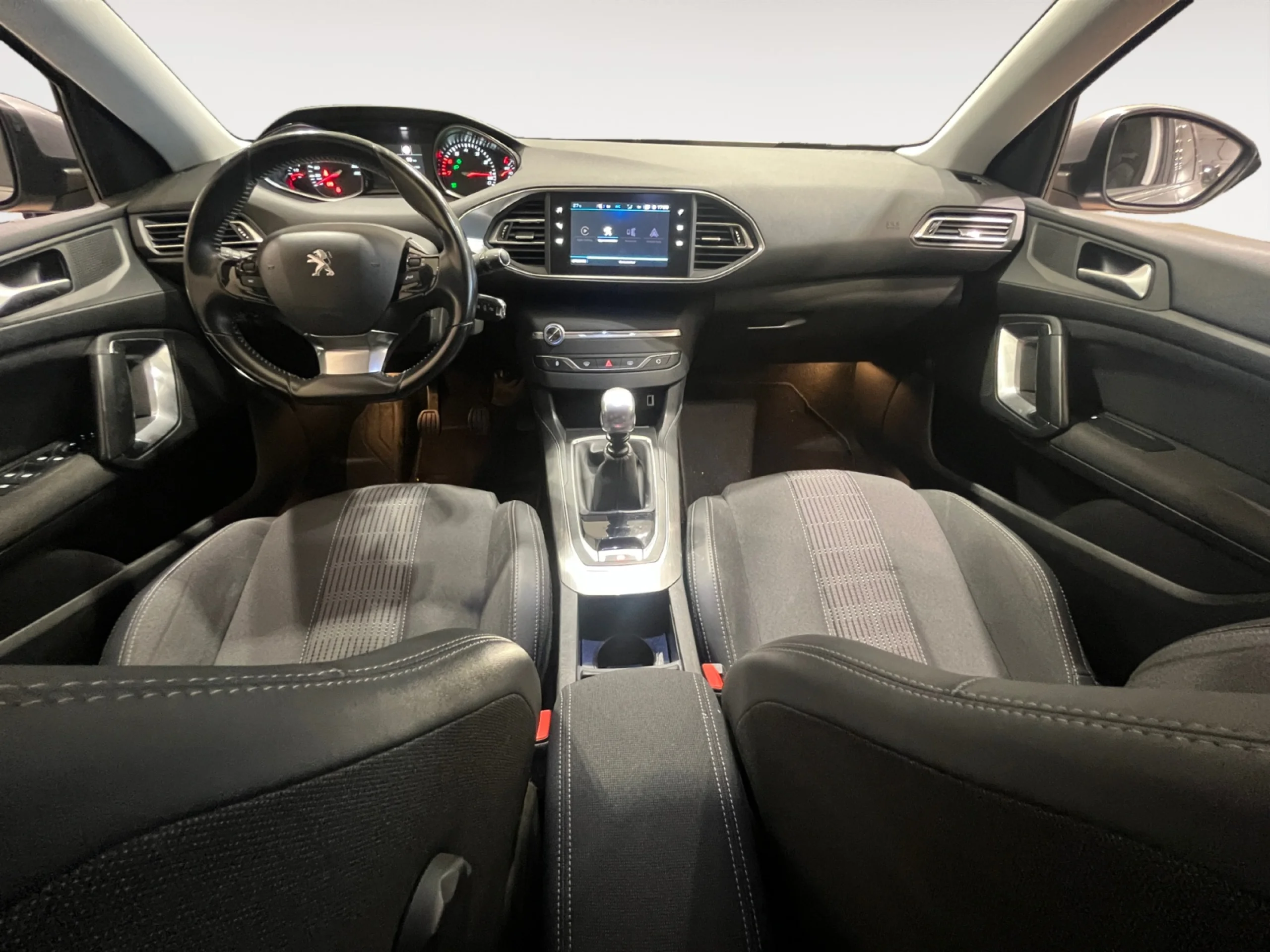 PEUGEOT 308 SW ALLURE 1.2 PURETECH 96KW (130CV) - Foto 4