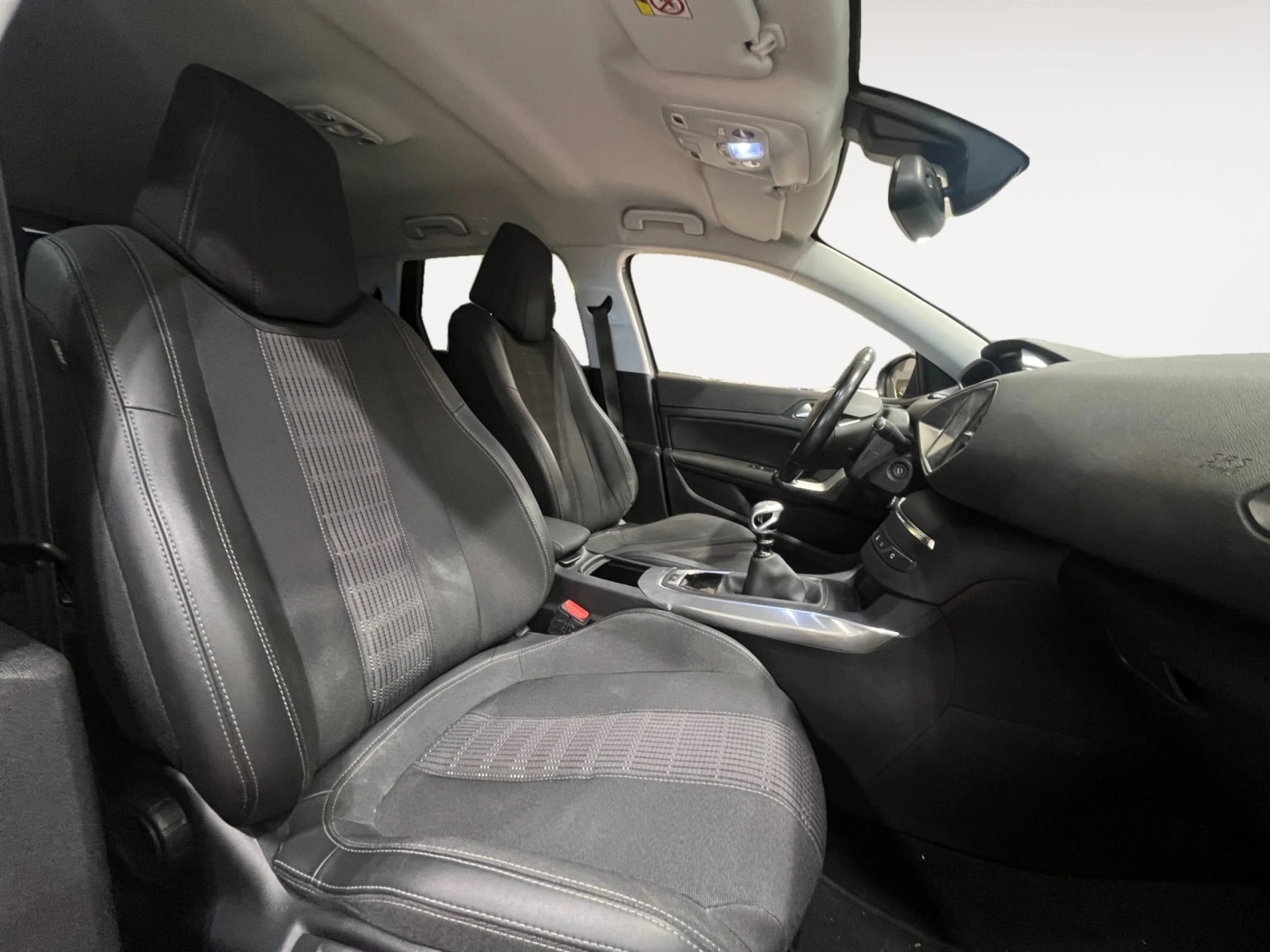 PEUGEOT 308 SW ALLURE 1.2 PURETECH 96KW (130CV) - Foto 5