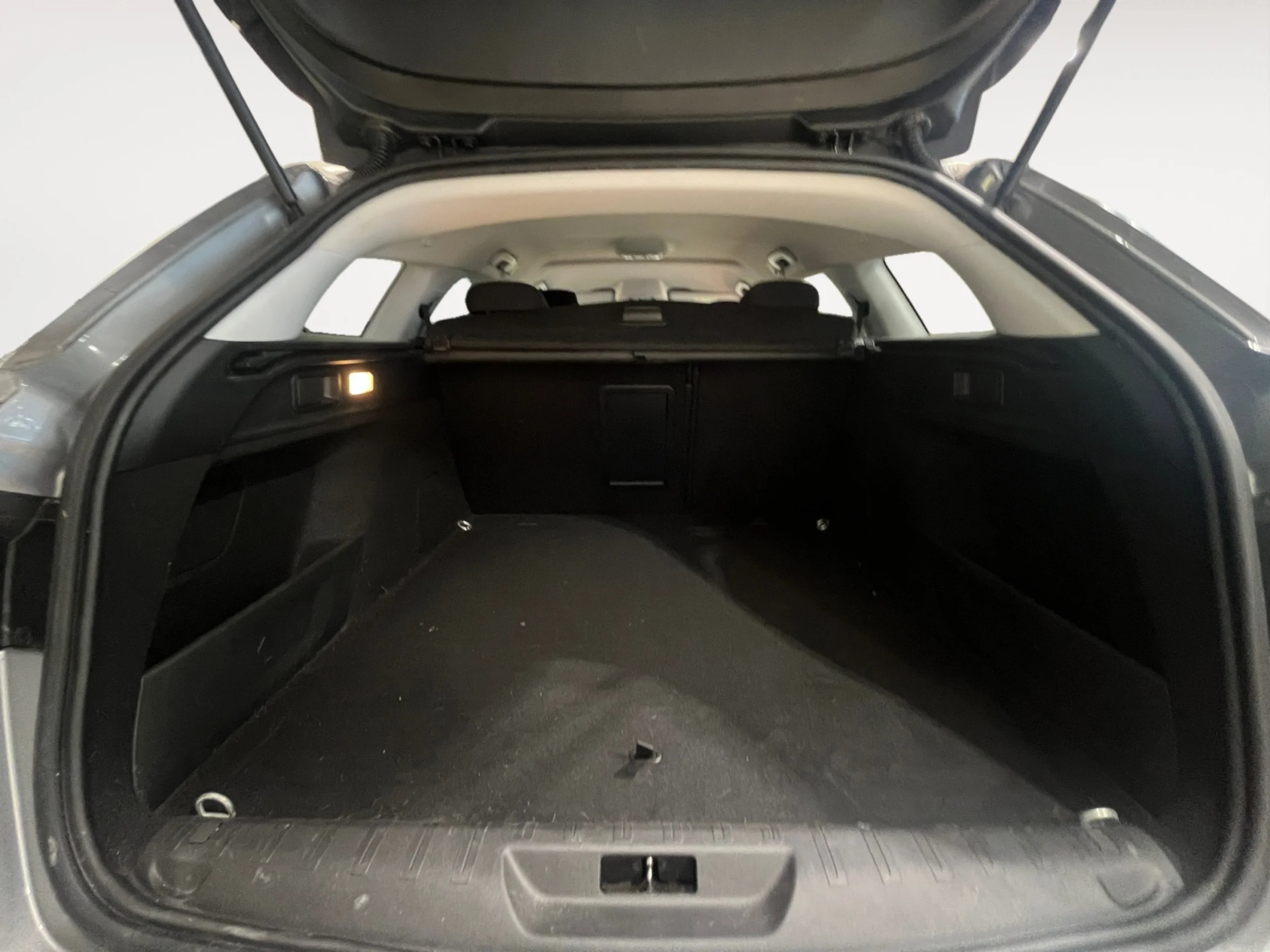 PEUGEOT 308 SW ALLURE 1.2 PURETECH 96KW (130CV) - Foto 8