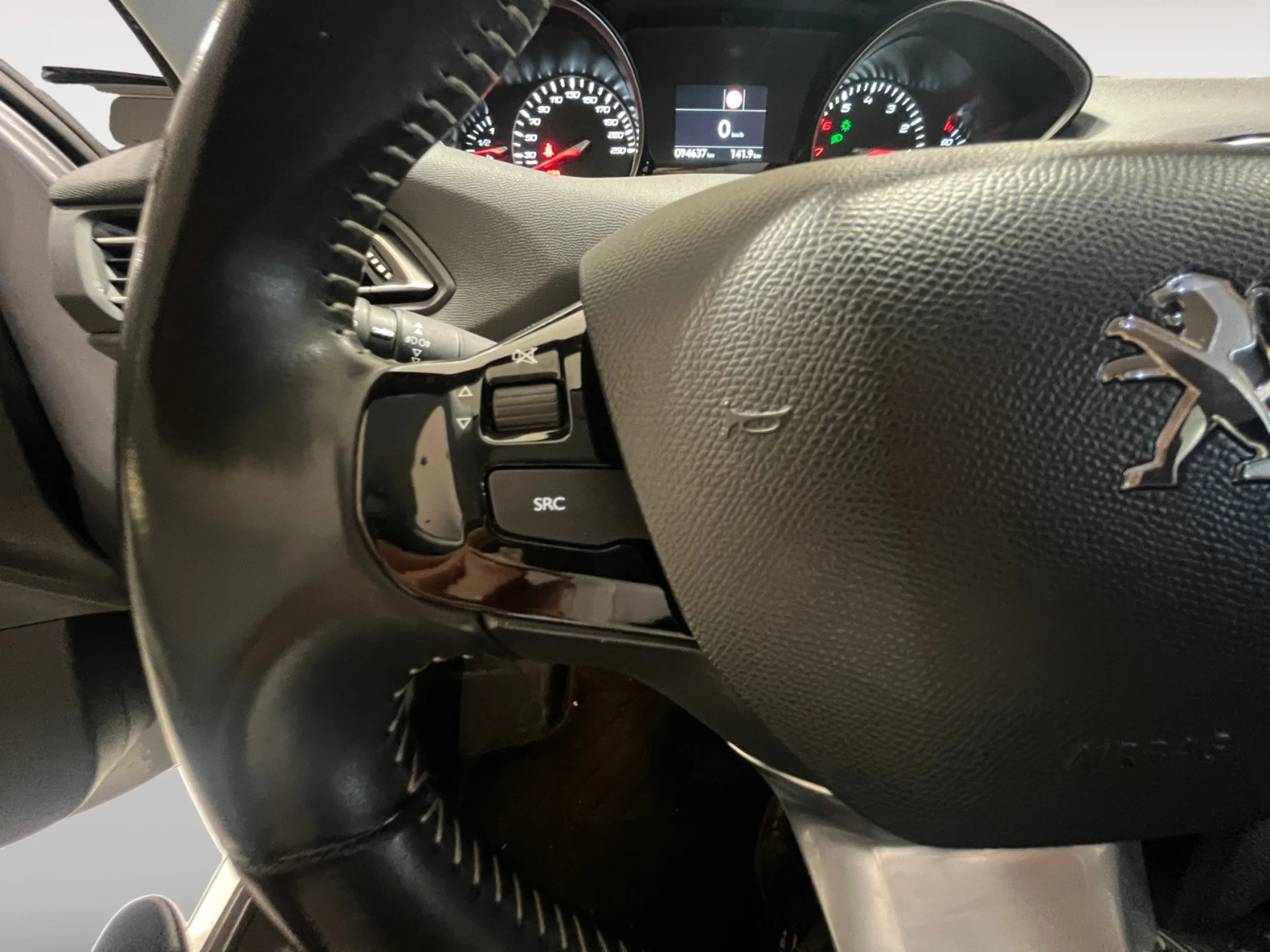 PEUGEOT 308 SW ALLURE 1.2 PURETECH 96KW (130CV) - Foto 14