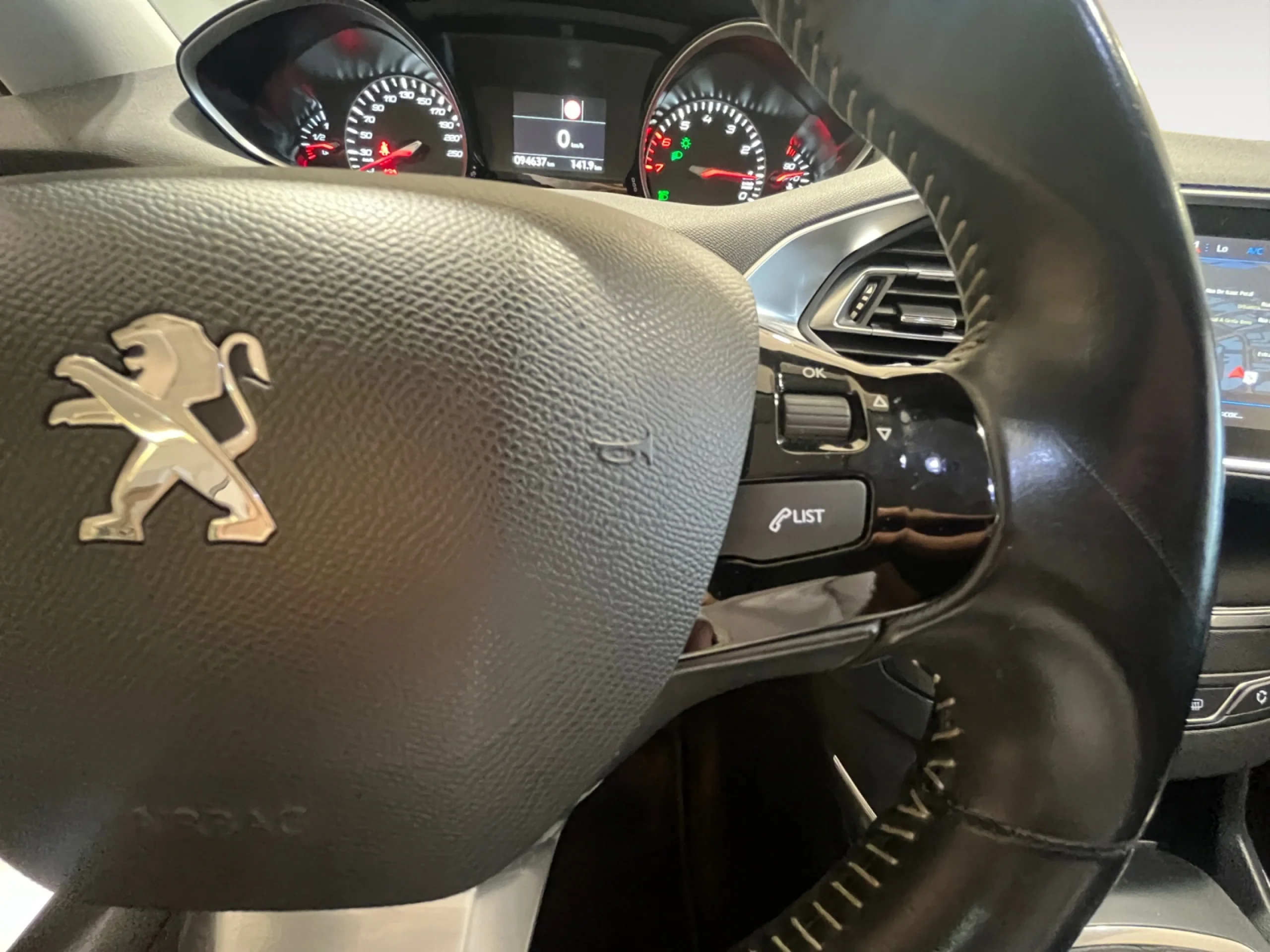 PEUGEOT 308 SW ALLURE 1.2 PURETECH 96KW (130CV) - Foto 15